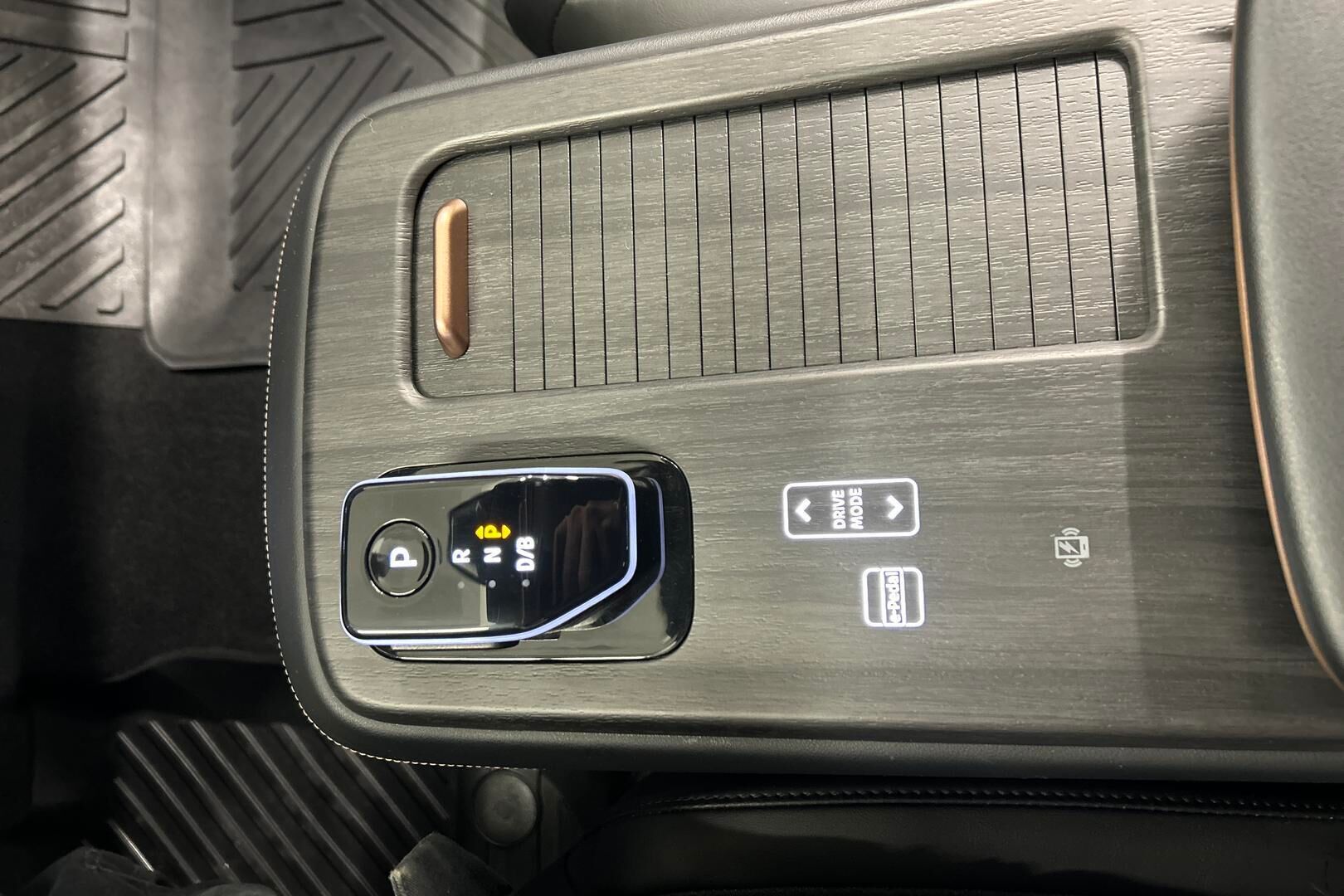 Nissan Ariya iso kuva 10