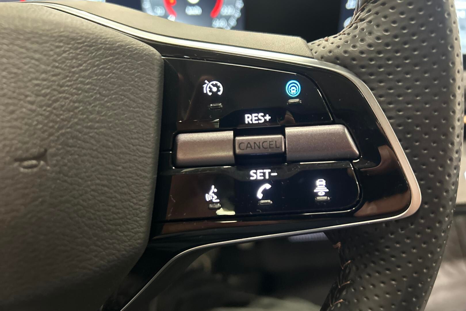 Nissan Ariya iso kuva 11