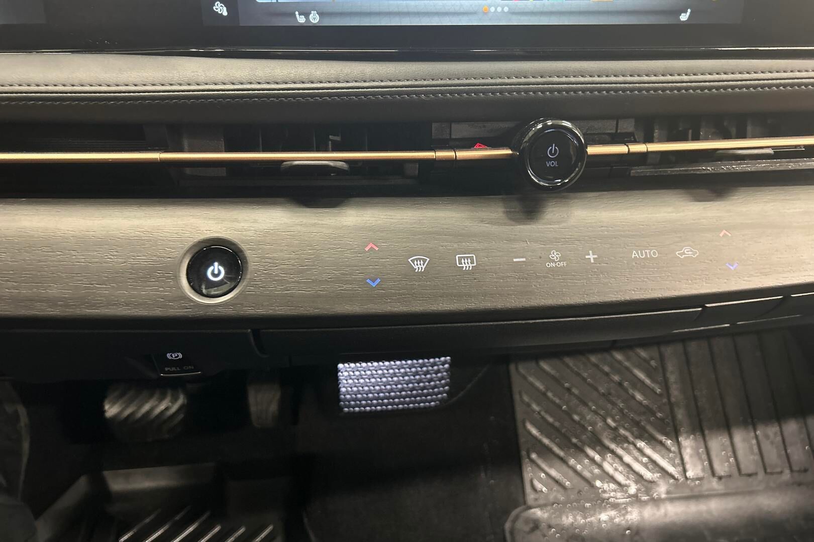 Nissan Ariya iso kuva 18