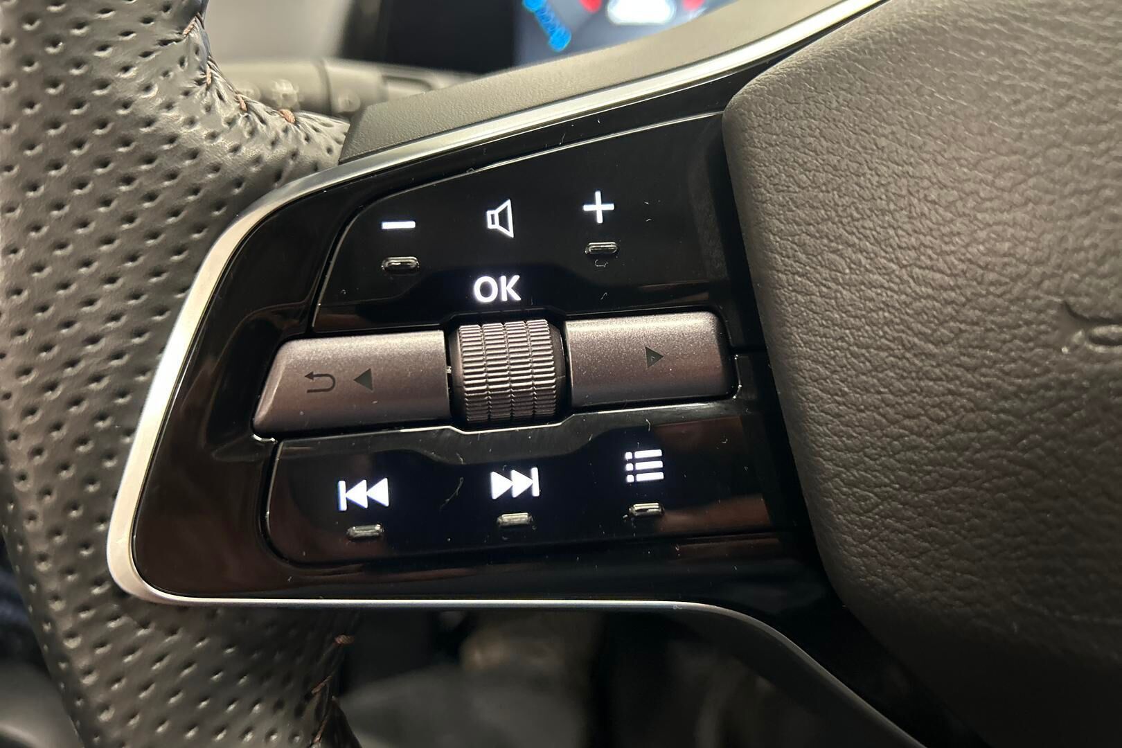 Nissan Ariya iso kuva 12