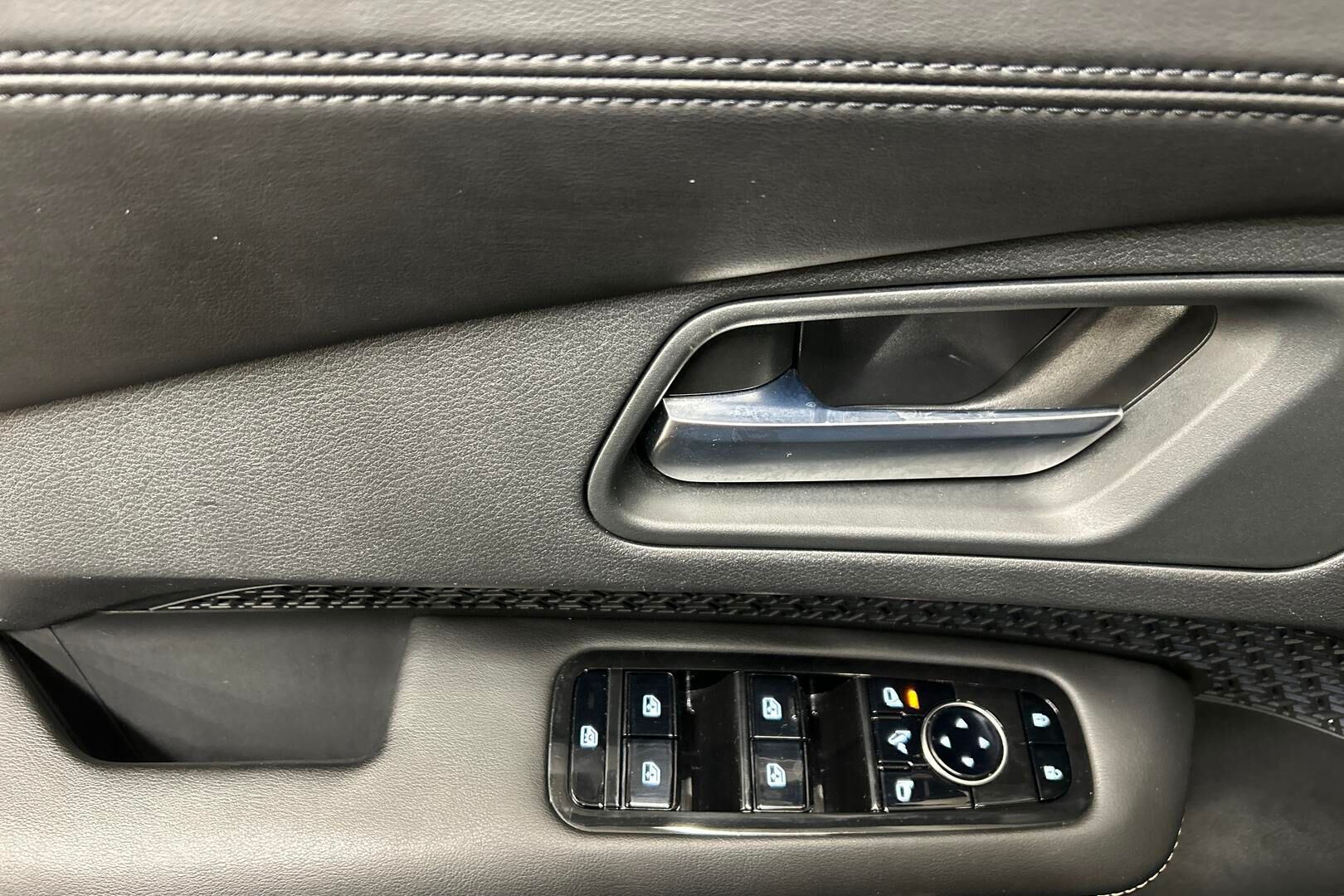 Nissan Ariya iso kuva 14