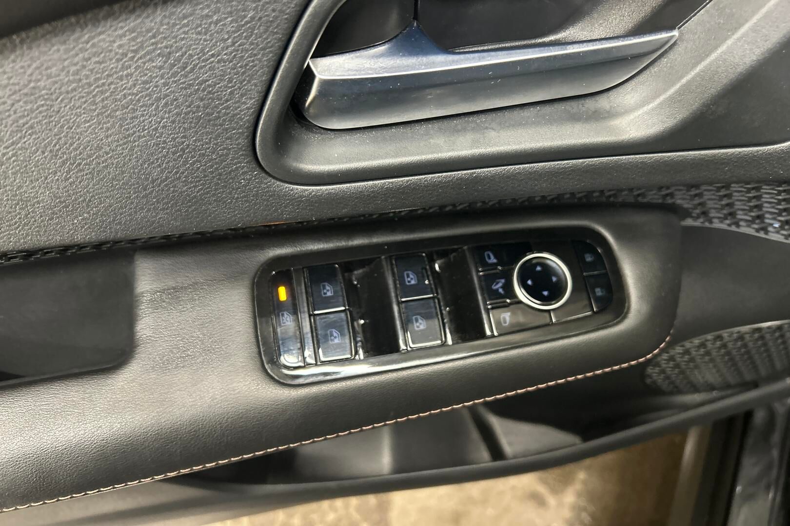 Nissan Ariya iso kuva 23