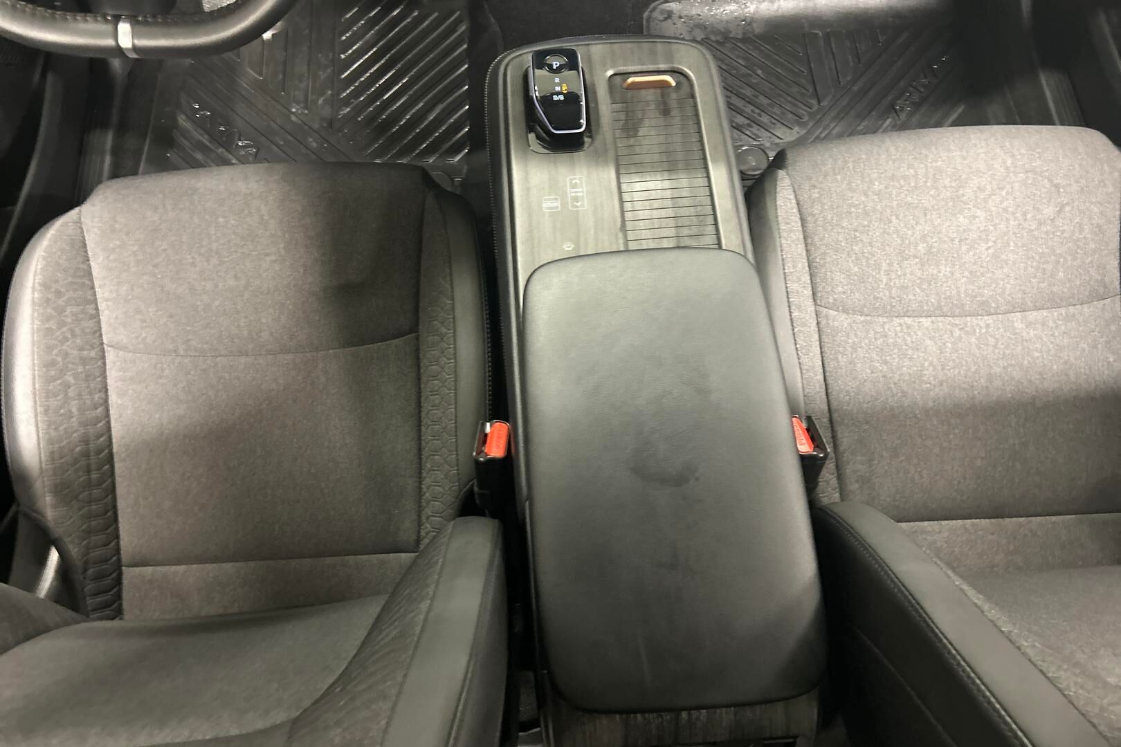 Nissan Ariya iso kuva 25