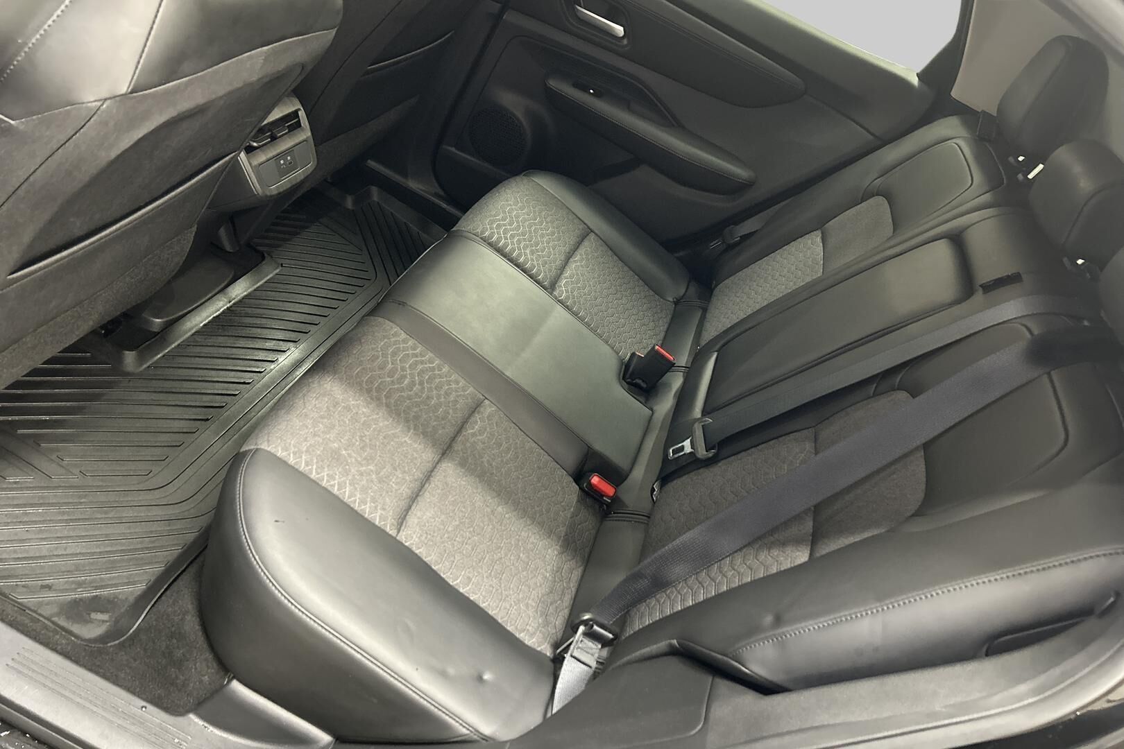 Nissan Ariya iso kuva 20