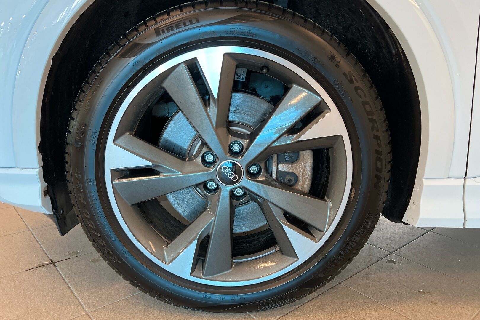 Audi Q4 e-tron iso kuva 10