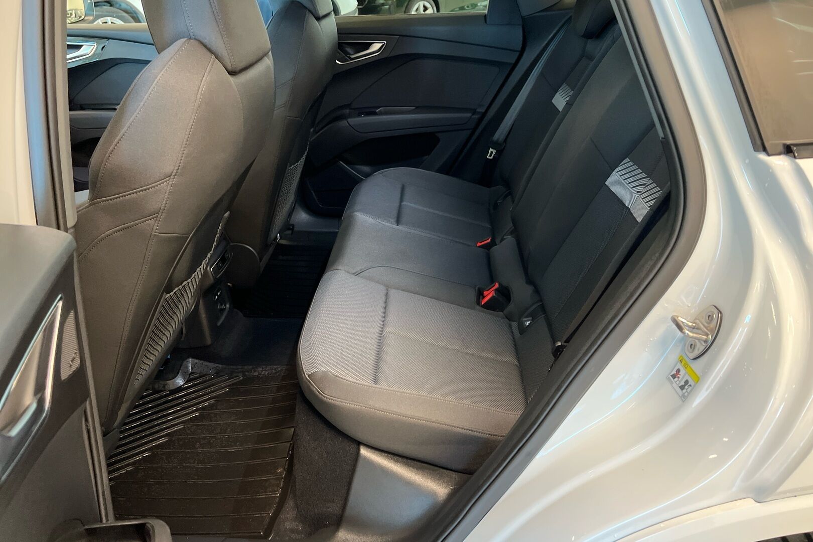 Audi Q4 e-tron iso kuva 8