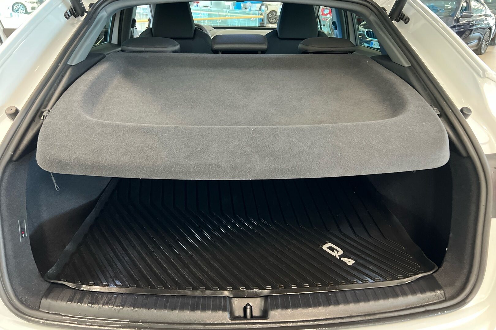 Audi Q4 e-tron iso kuva 9