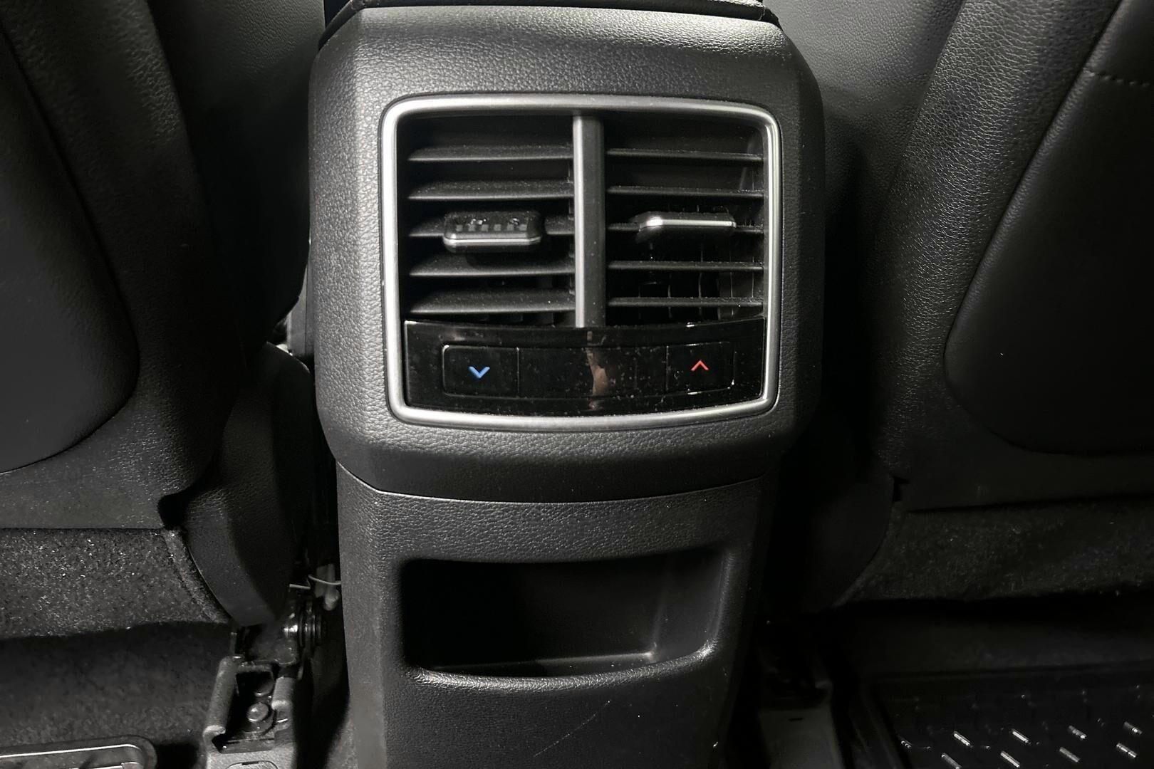 Kia Sportage iso kuva 23