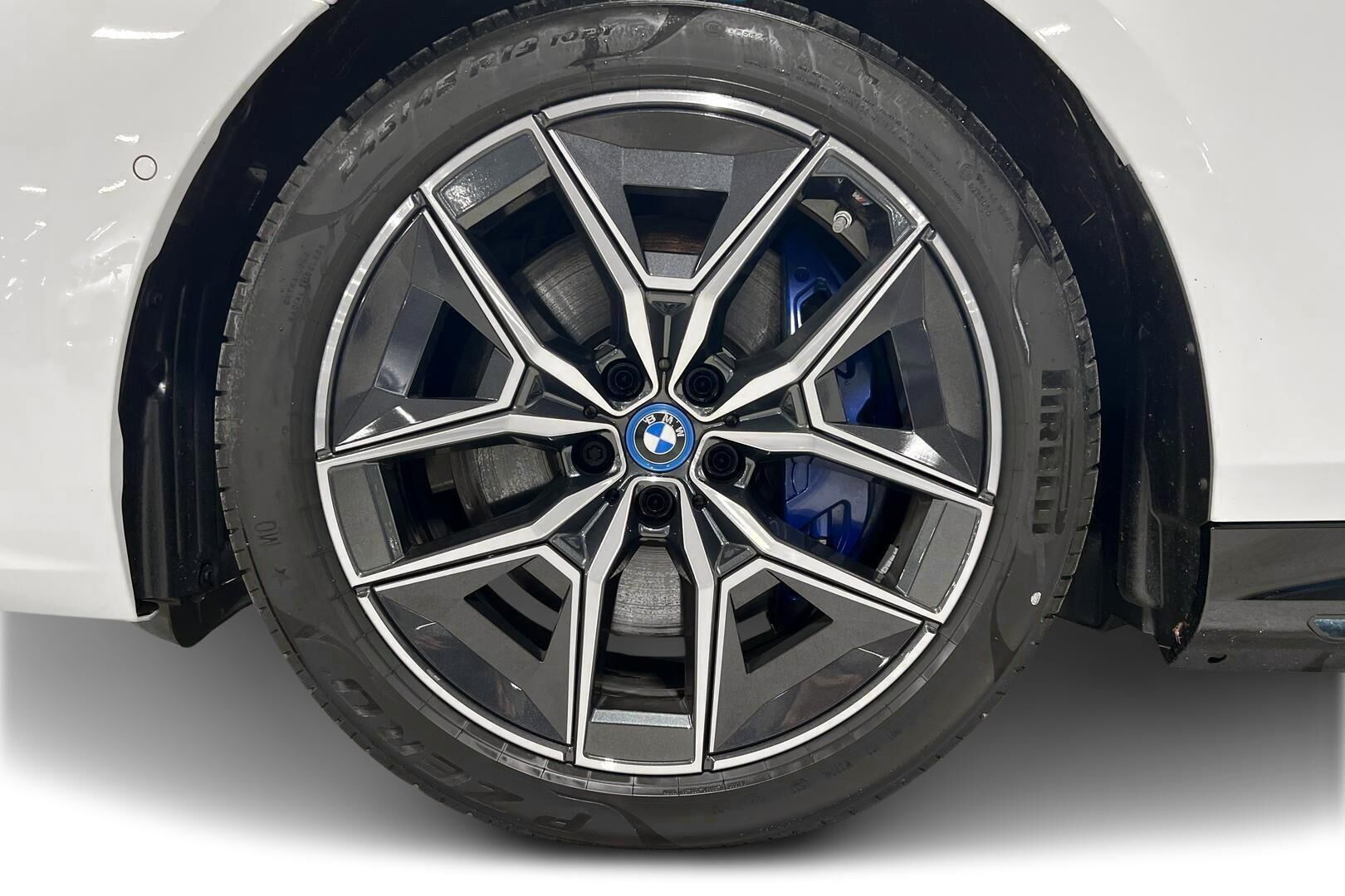 BMW i5 iso kuva 12