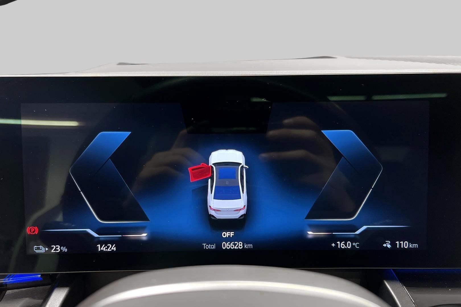BMW i5 iso kuva 13
