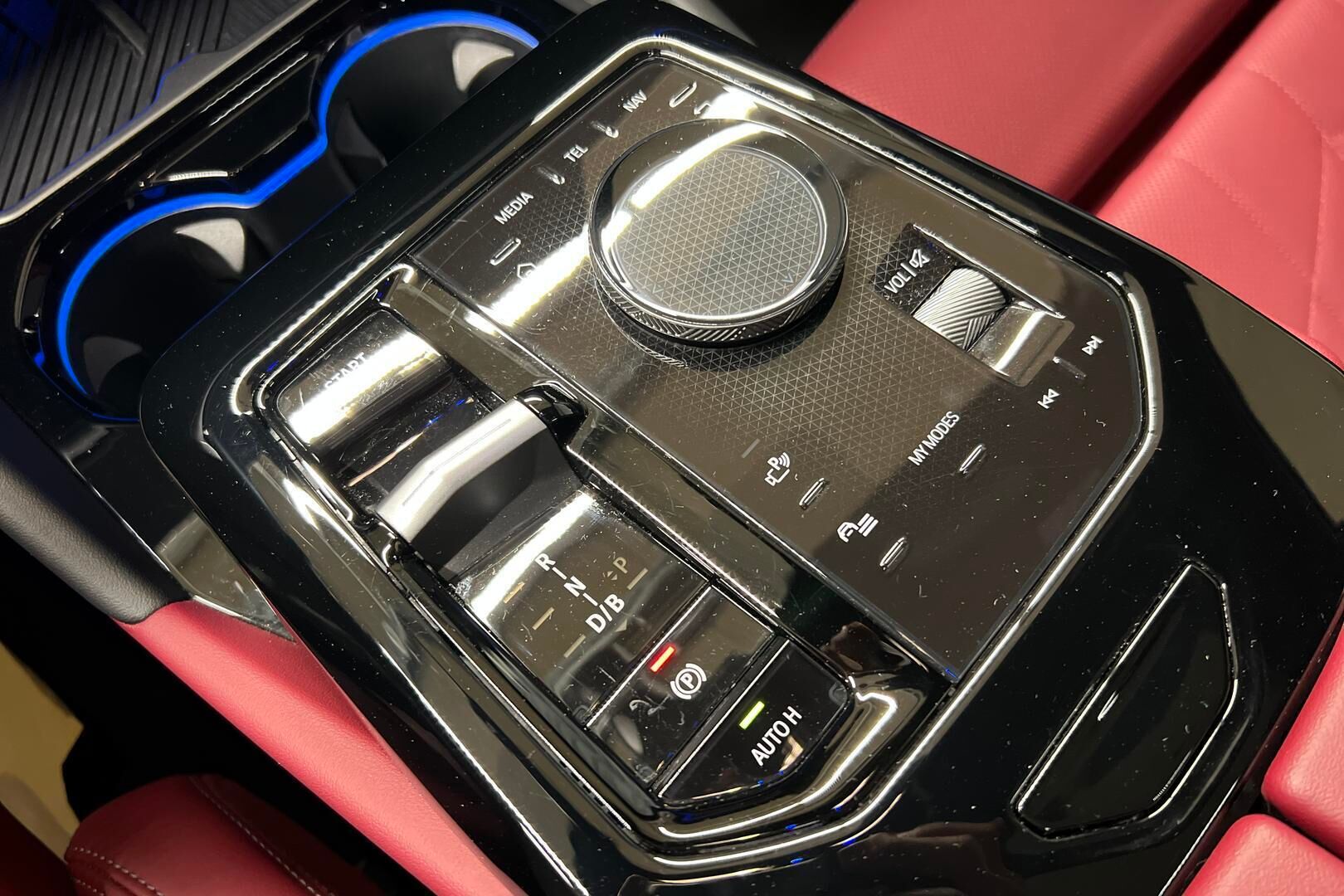 BMW i5 iso kuva 15