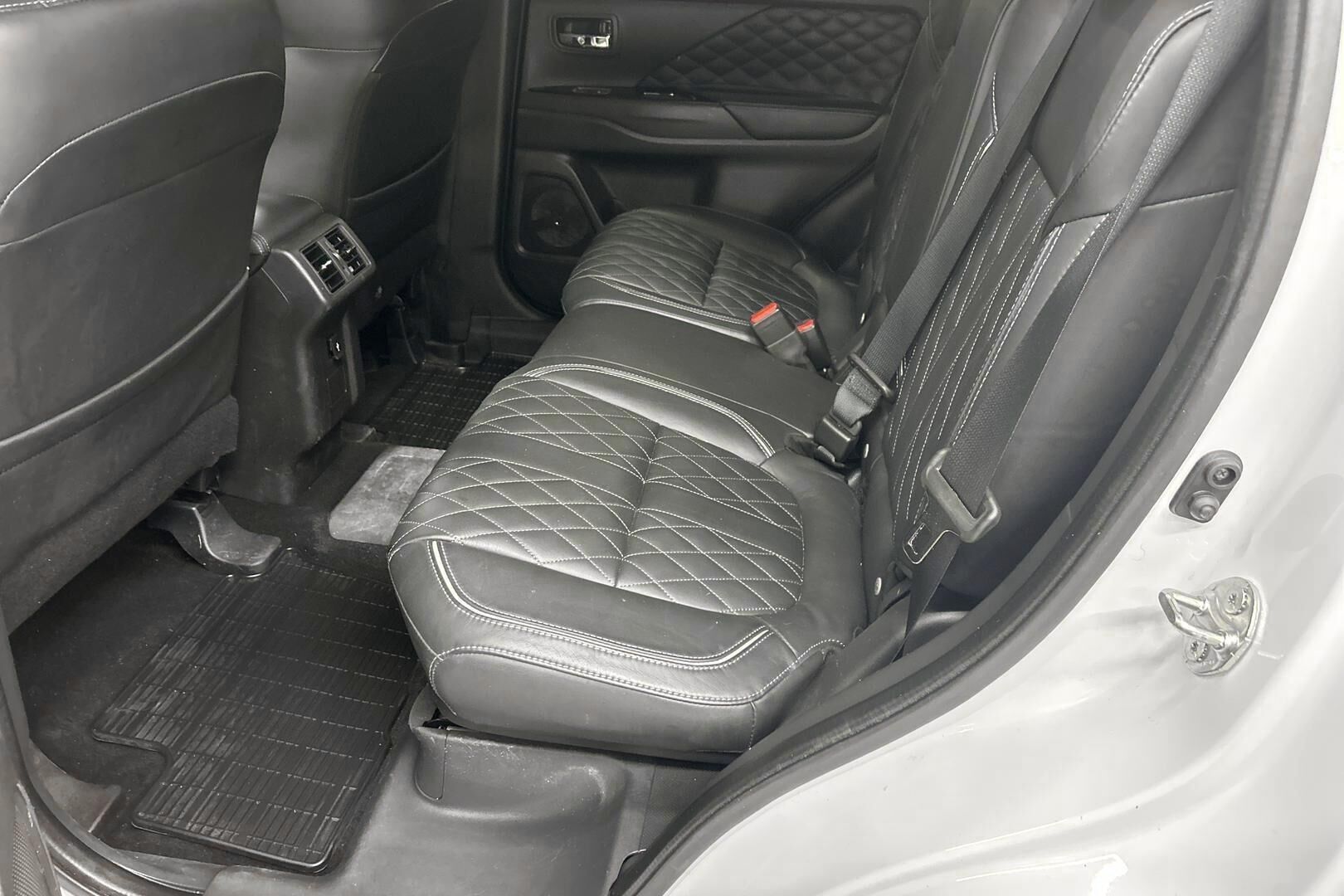 Mitsubishi Outlander iso kuva 10