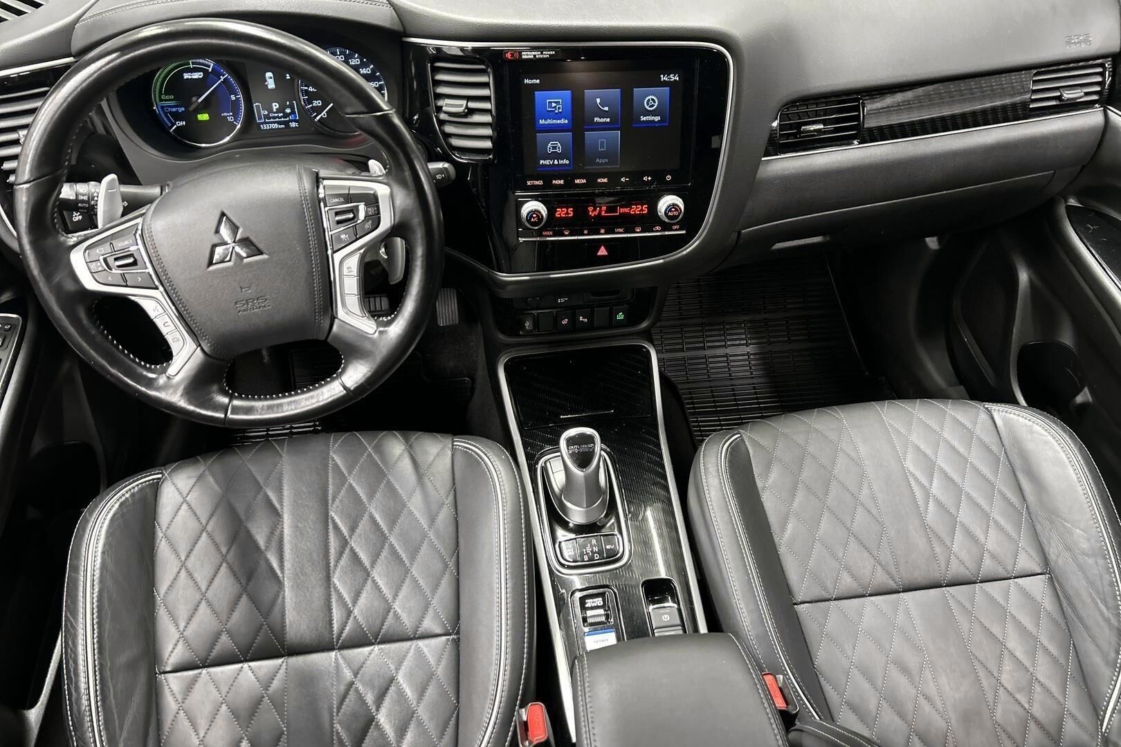 Mitsubishi Outlander iso kuva 11