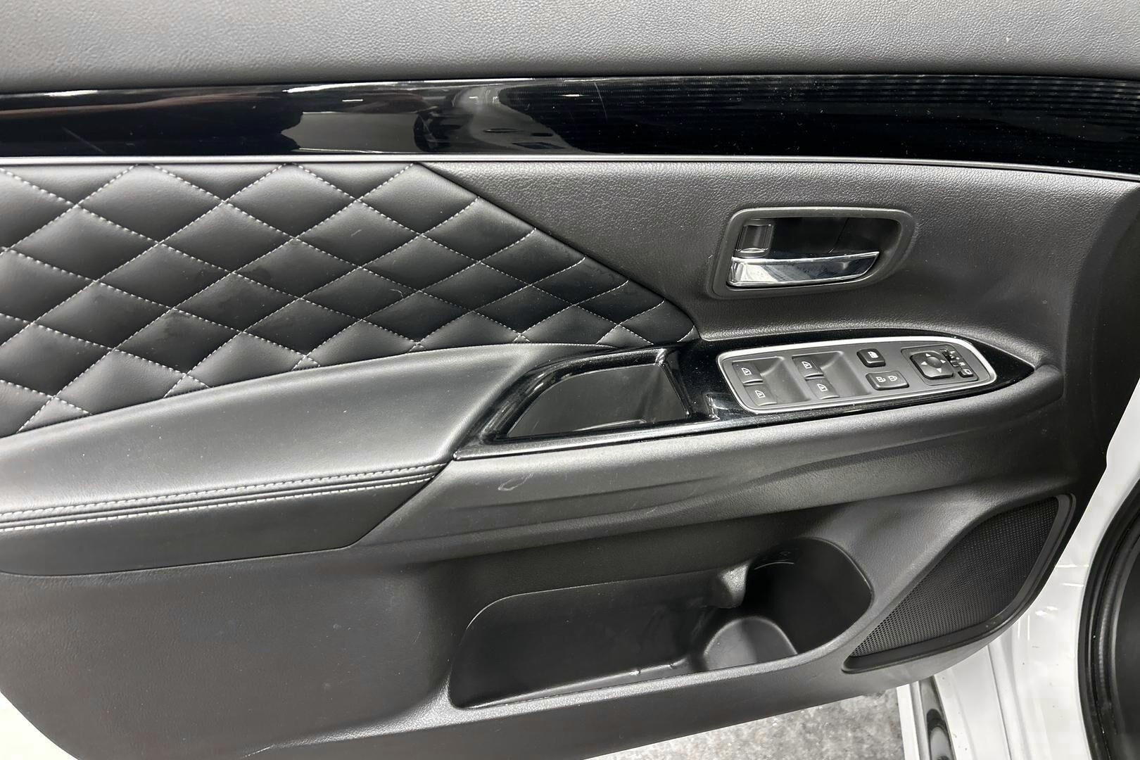 Mitsubishi Outlander iso kuva 14
