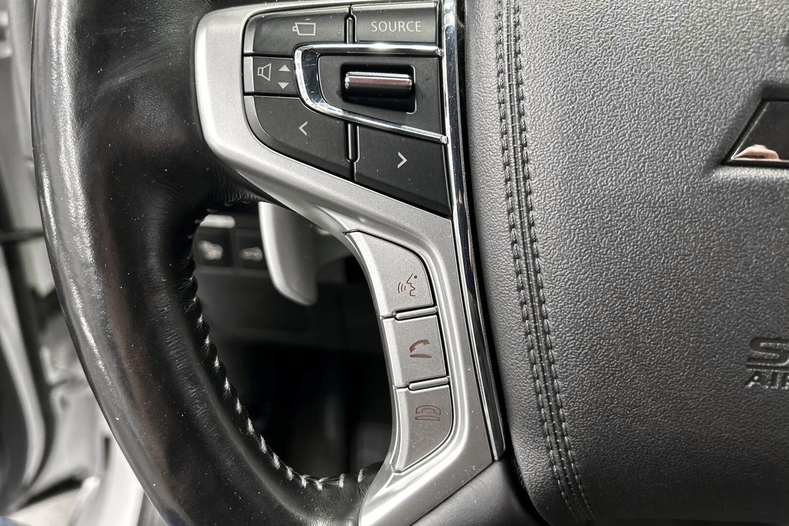 Mitsubishi Outlander iso kuva 16