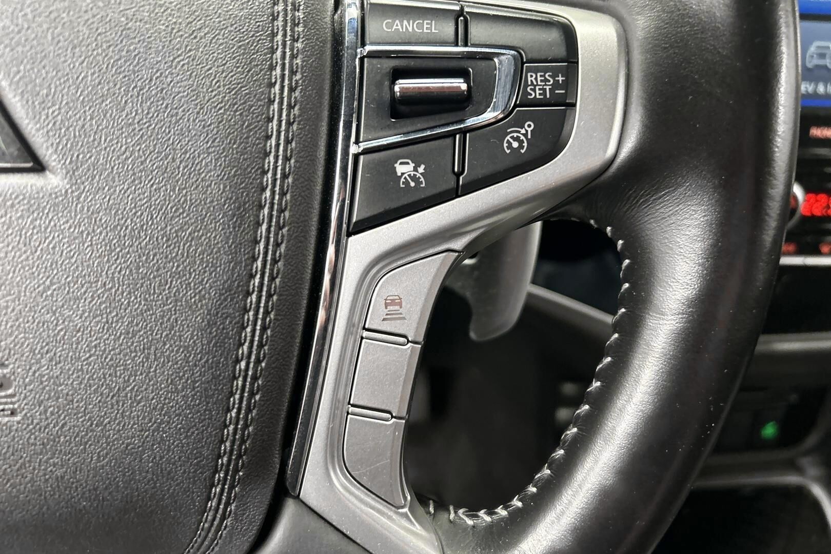 Mitsubishi Outlander iso kuva 17