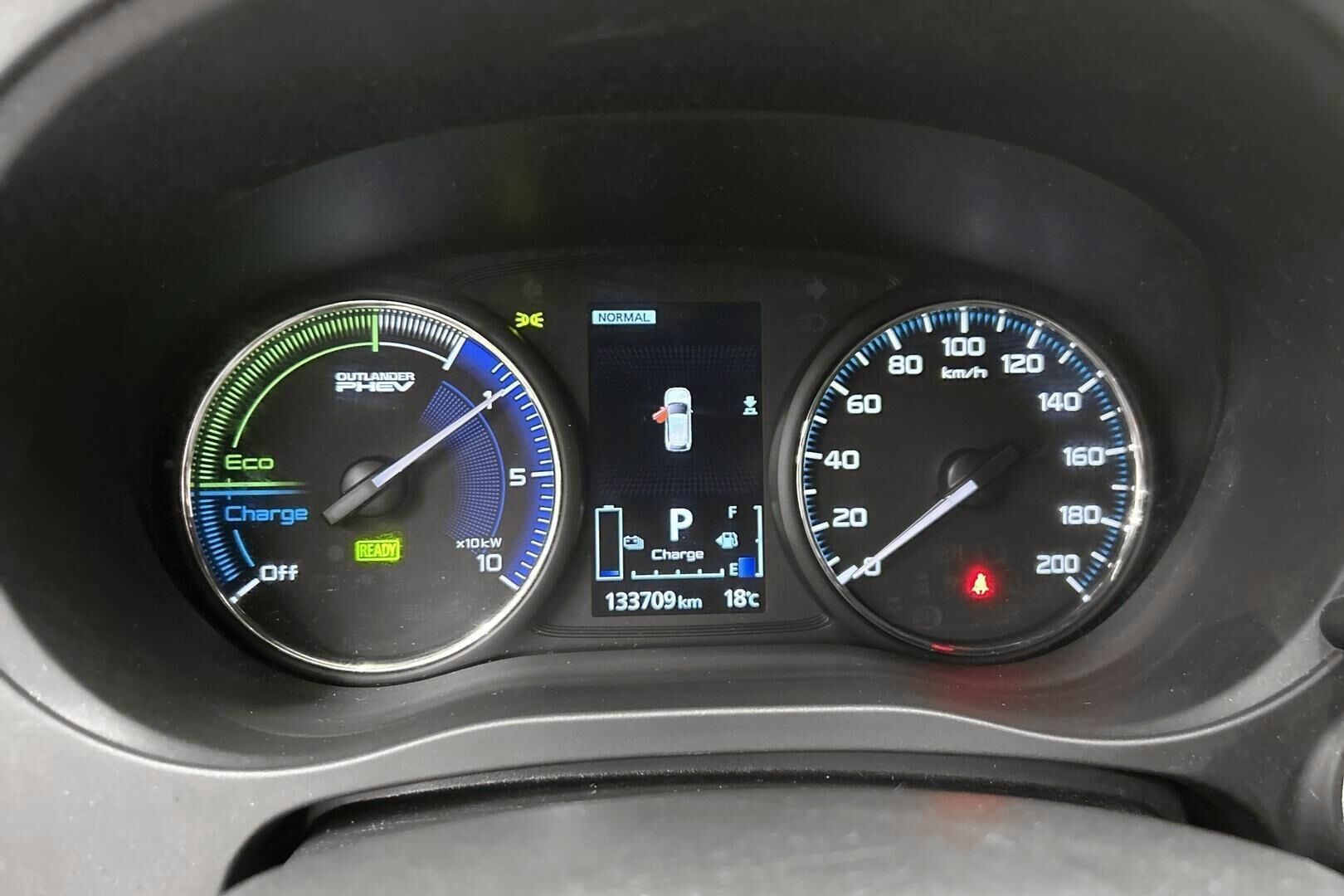 Mitsubishi Outlander iso kuva 18