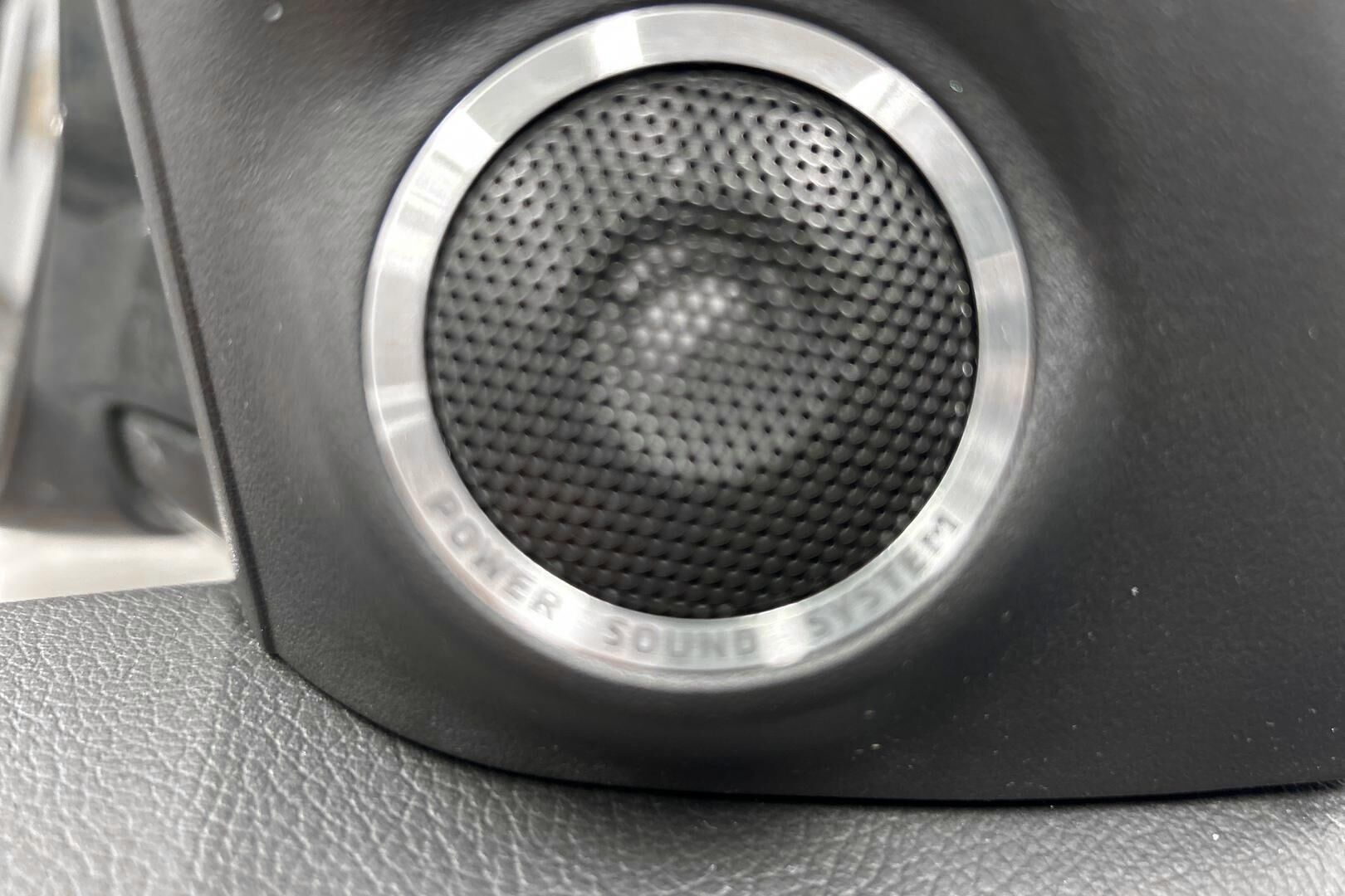 Mitsubishi Outlander iso kuva 23