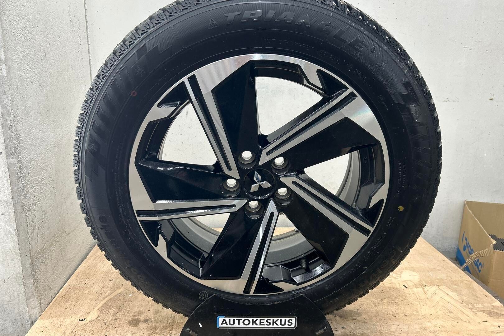Mitsubishi Outlander iso kuva 24