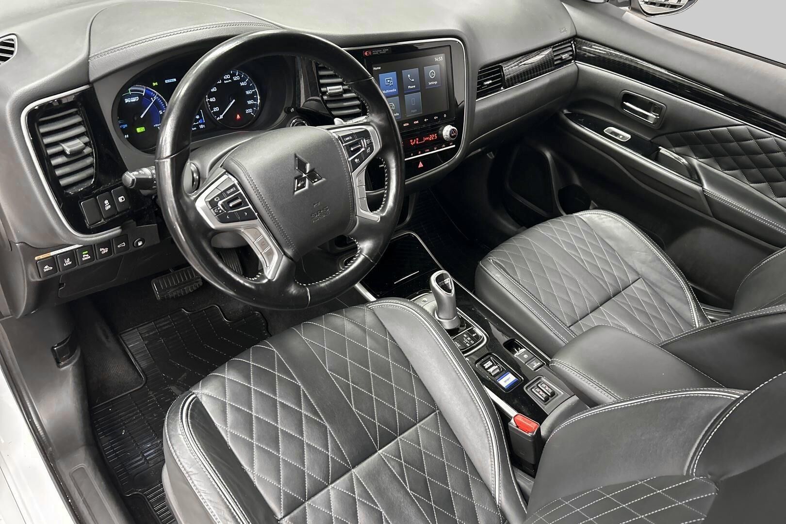 Mitsubishi Outlander iso kuva 9