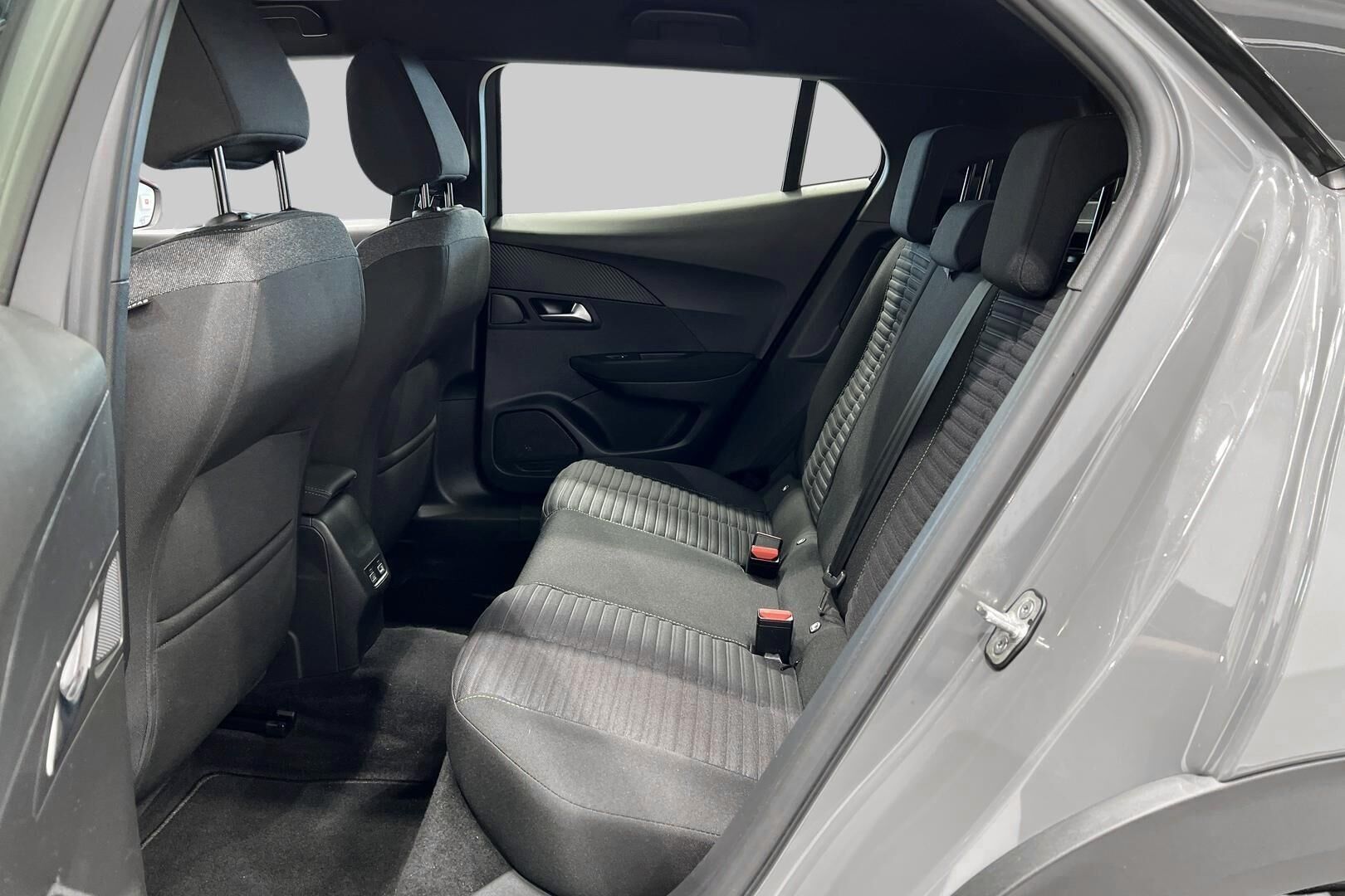 Peugeot e-2008 iso kuva 10