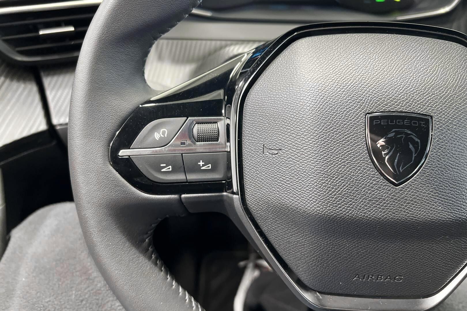 Peugeot e-2008 iso kuva 26