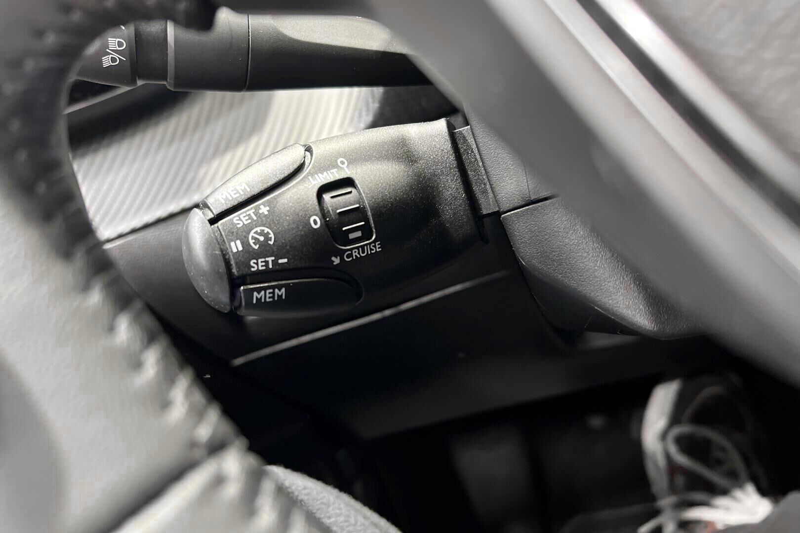 Peugeot e-2008 iso kuva 27