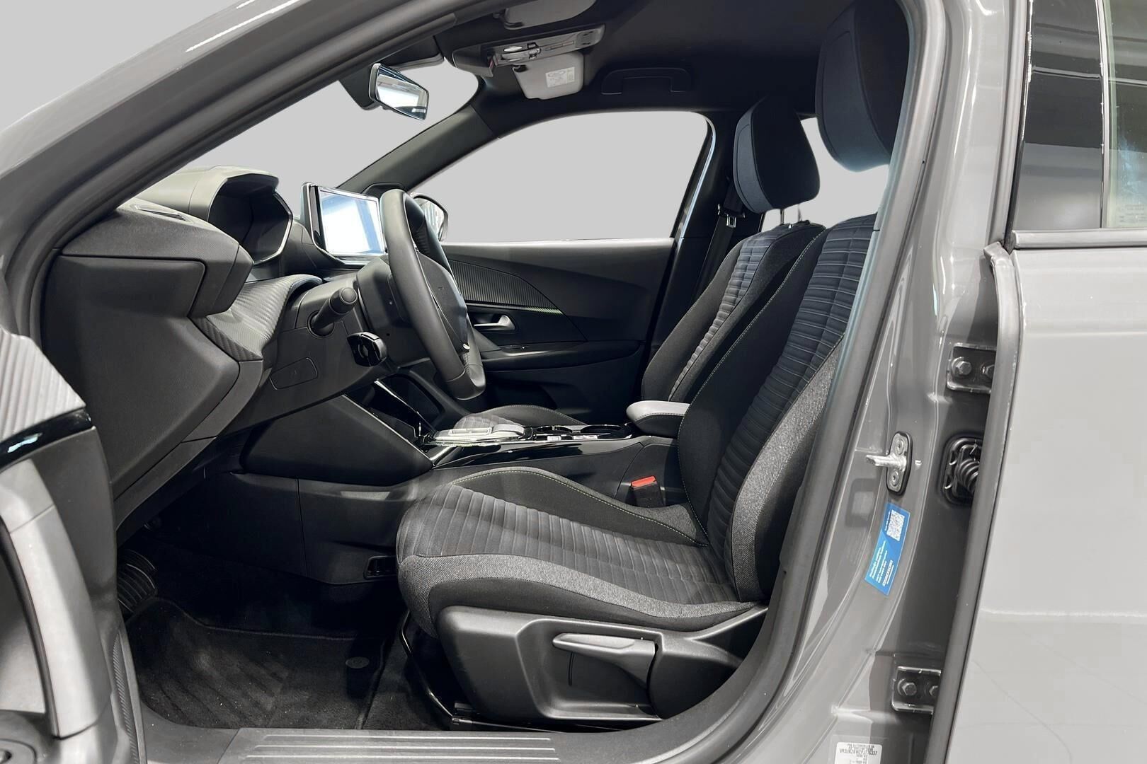 Peugeot e-2008 iso kuva 9