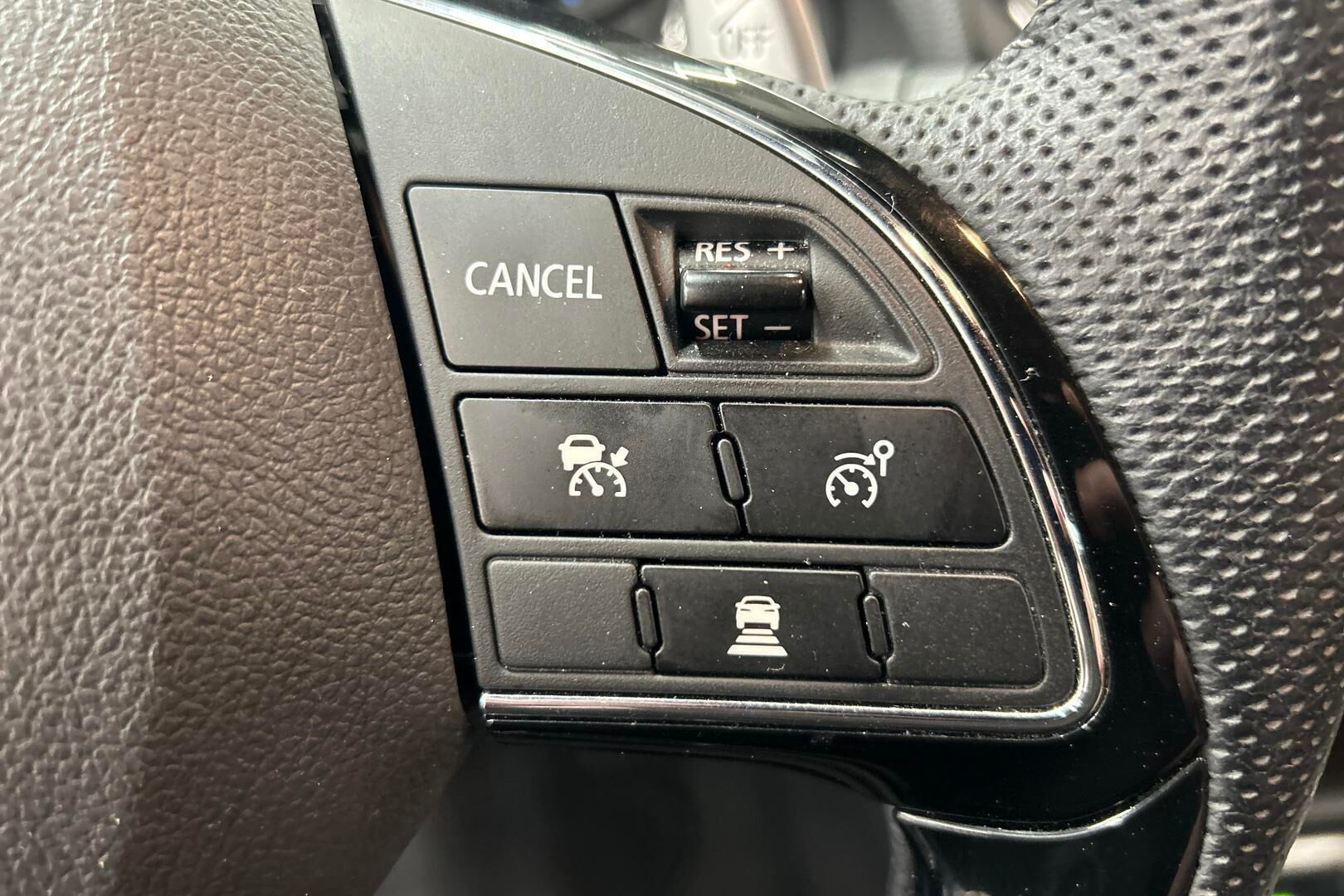 Mitsubishi Eclipse Cross iso kuva 16