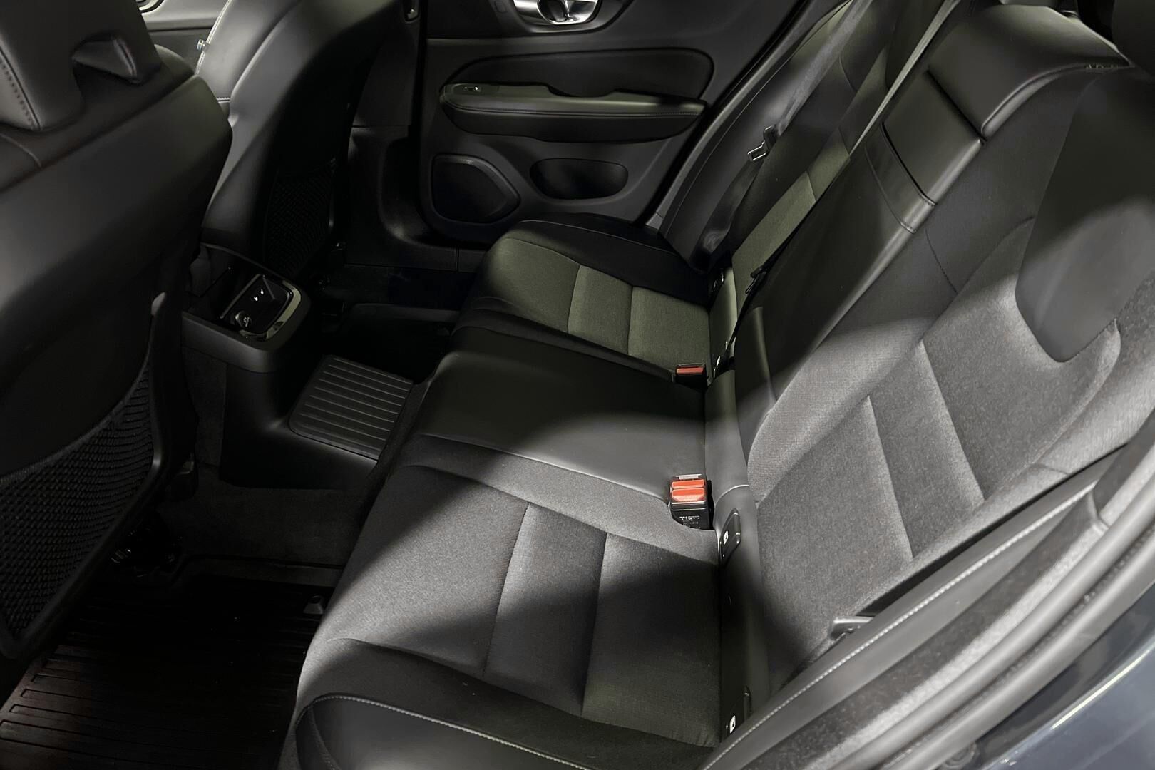 Volvo V60 iso kuva 9
