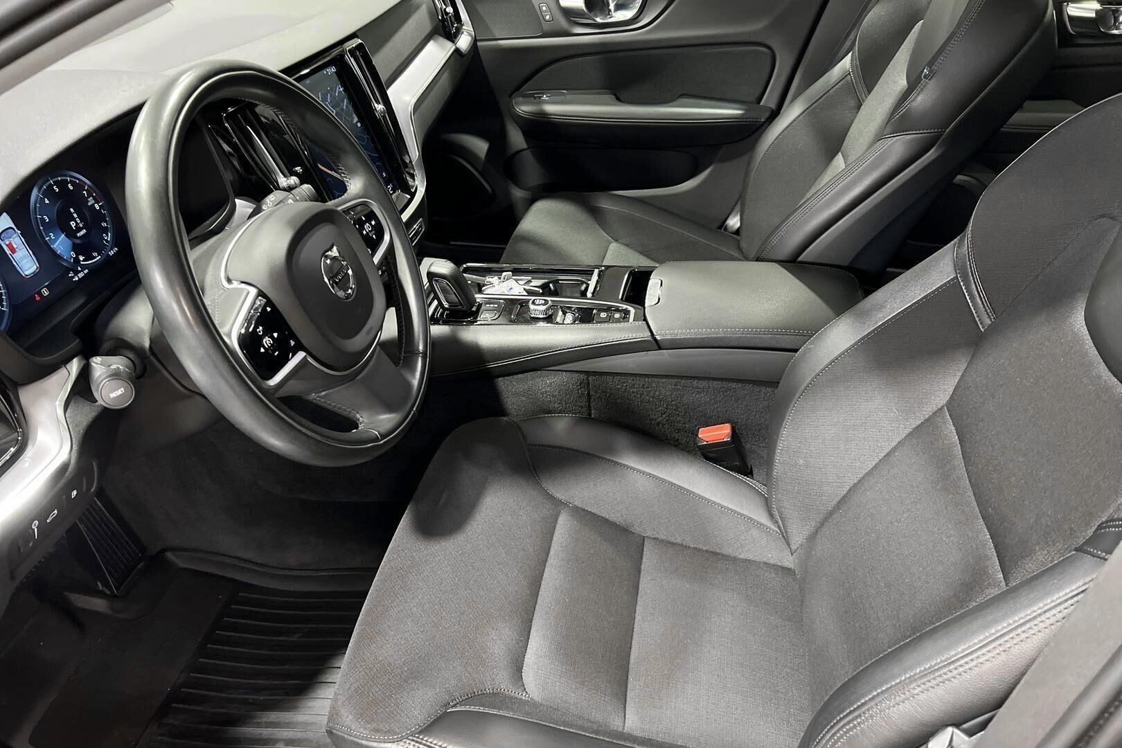Volvo V60 iso kuva 8
