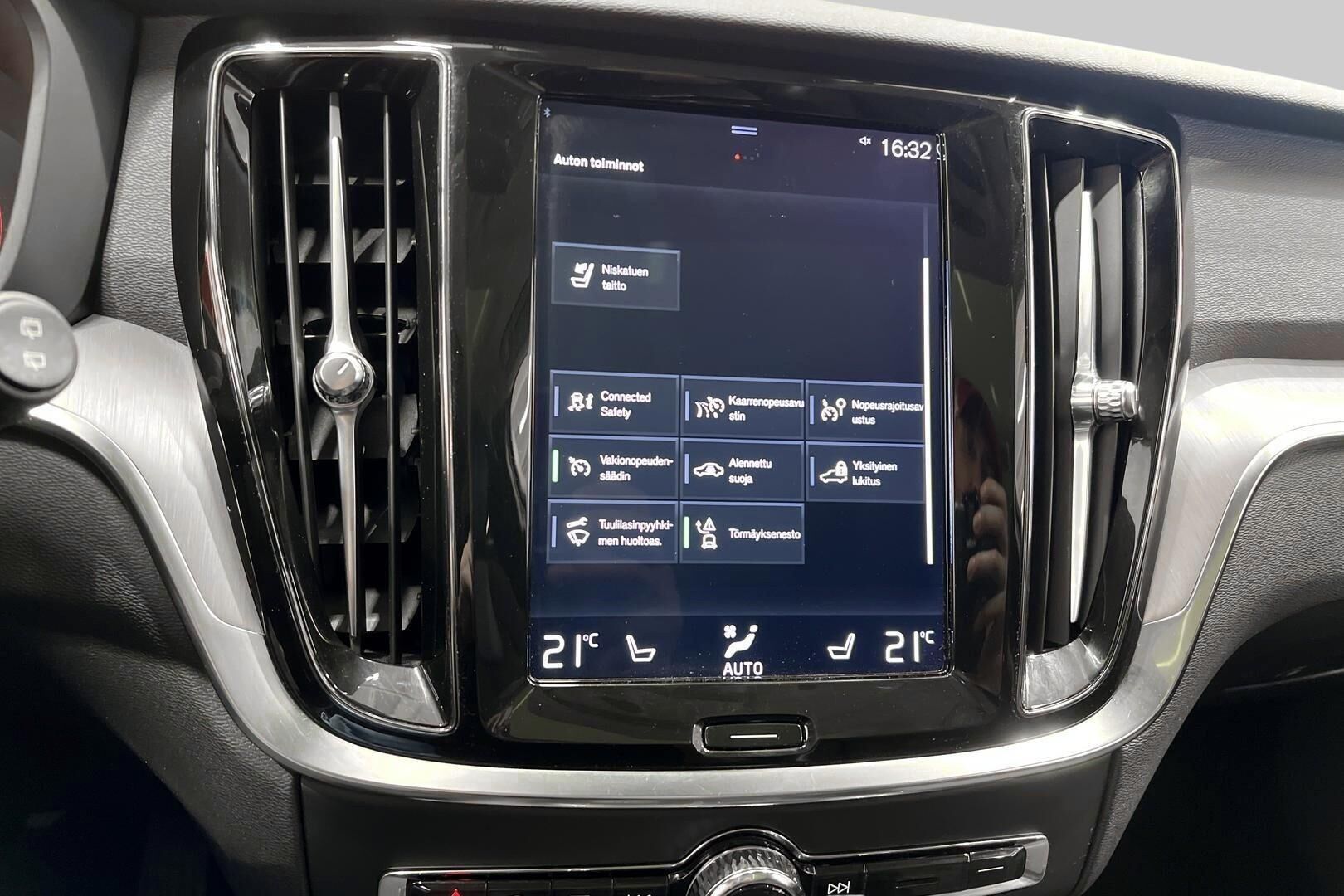 Volvo V60 iso kuva 22
