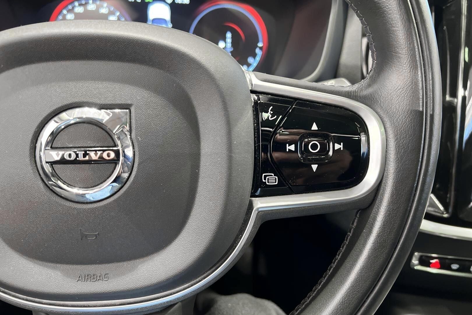 Volvo V60 iso kuva 26