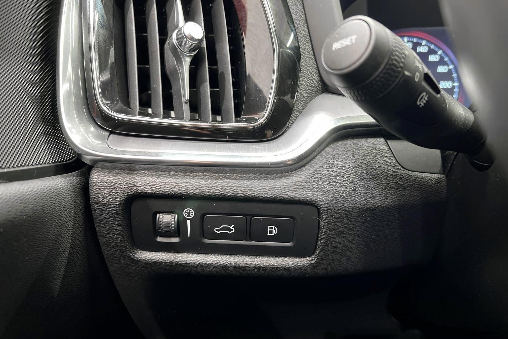 Volvo V60 iso kuva 28