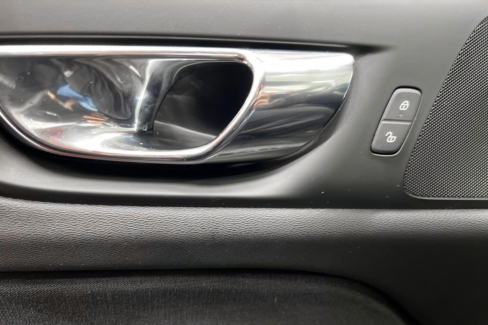 Volvo V60 iso kuva 29