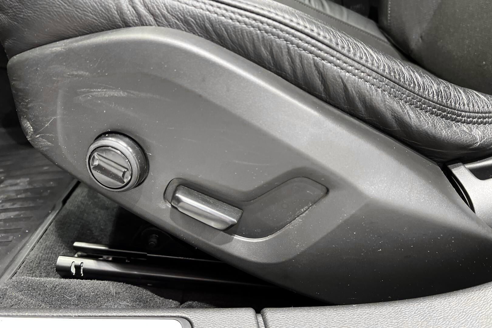 Volvo V60 iso kuva 31