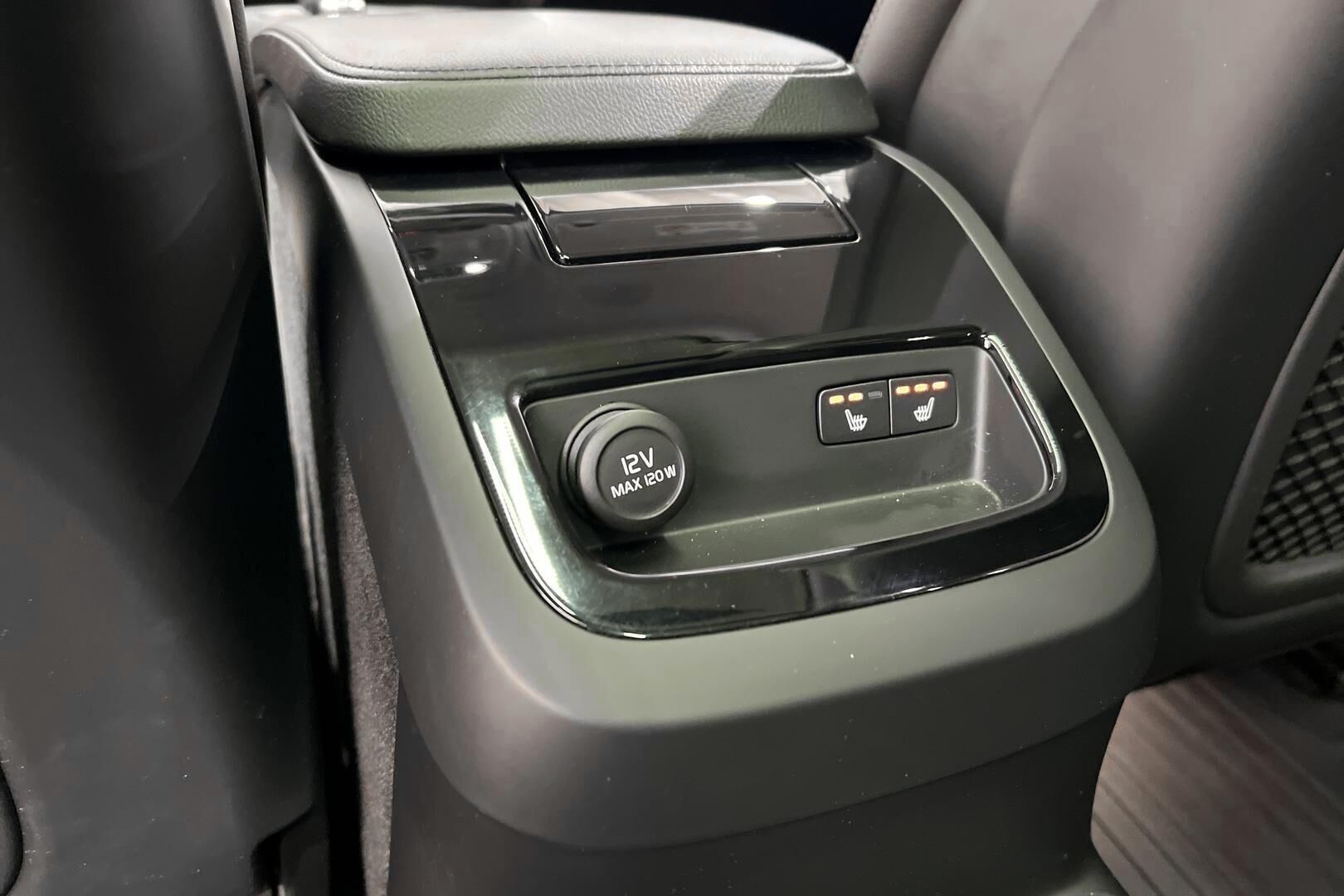 Volvo V60 iso kuva 32