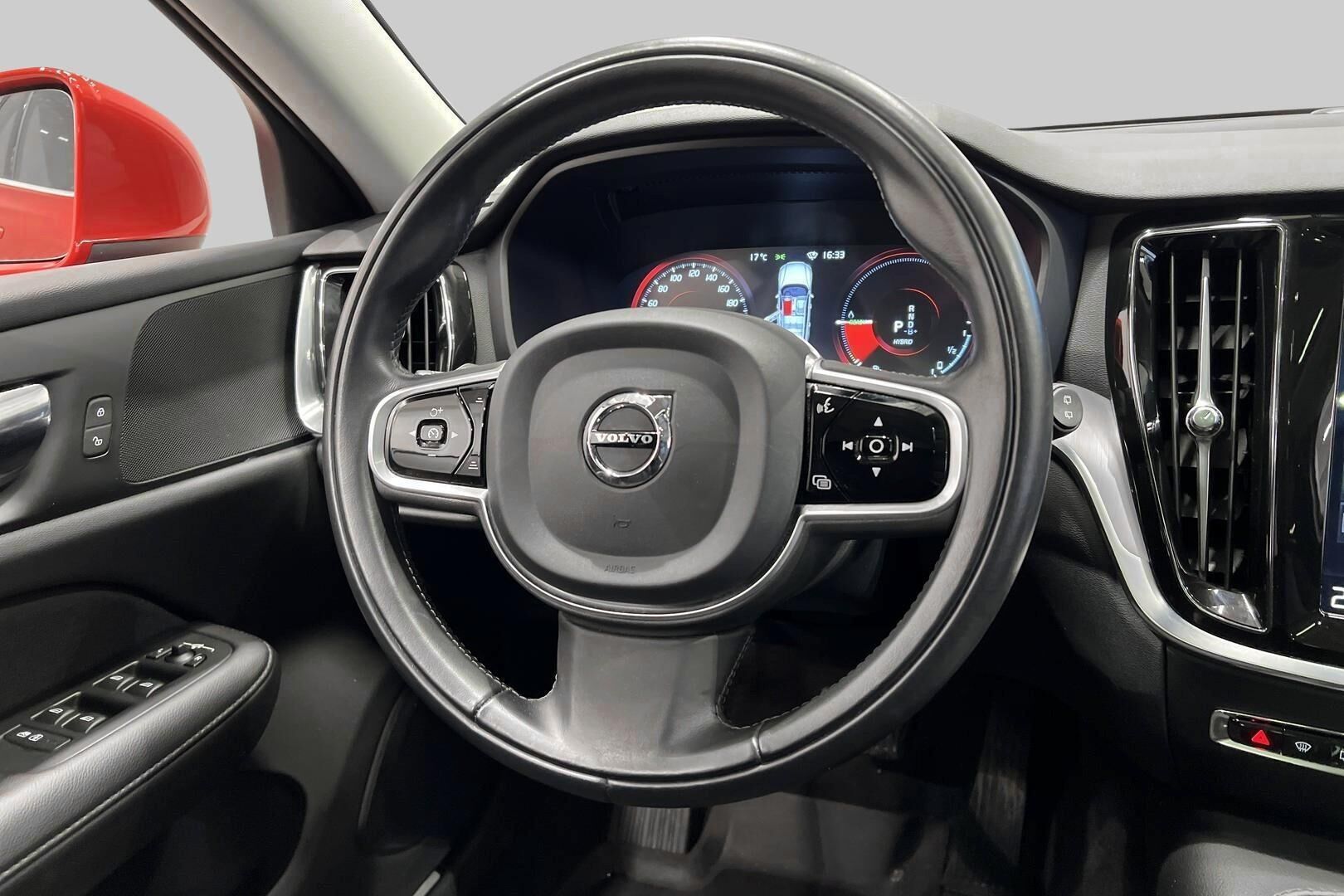Volvo V60 iso kuva 35