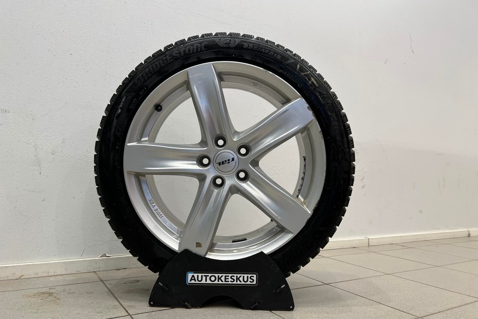 Volvo V60 iso kuva 36
