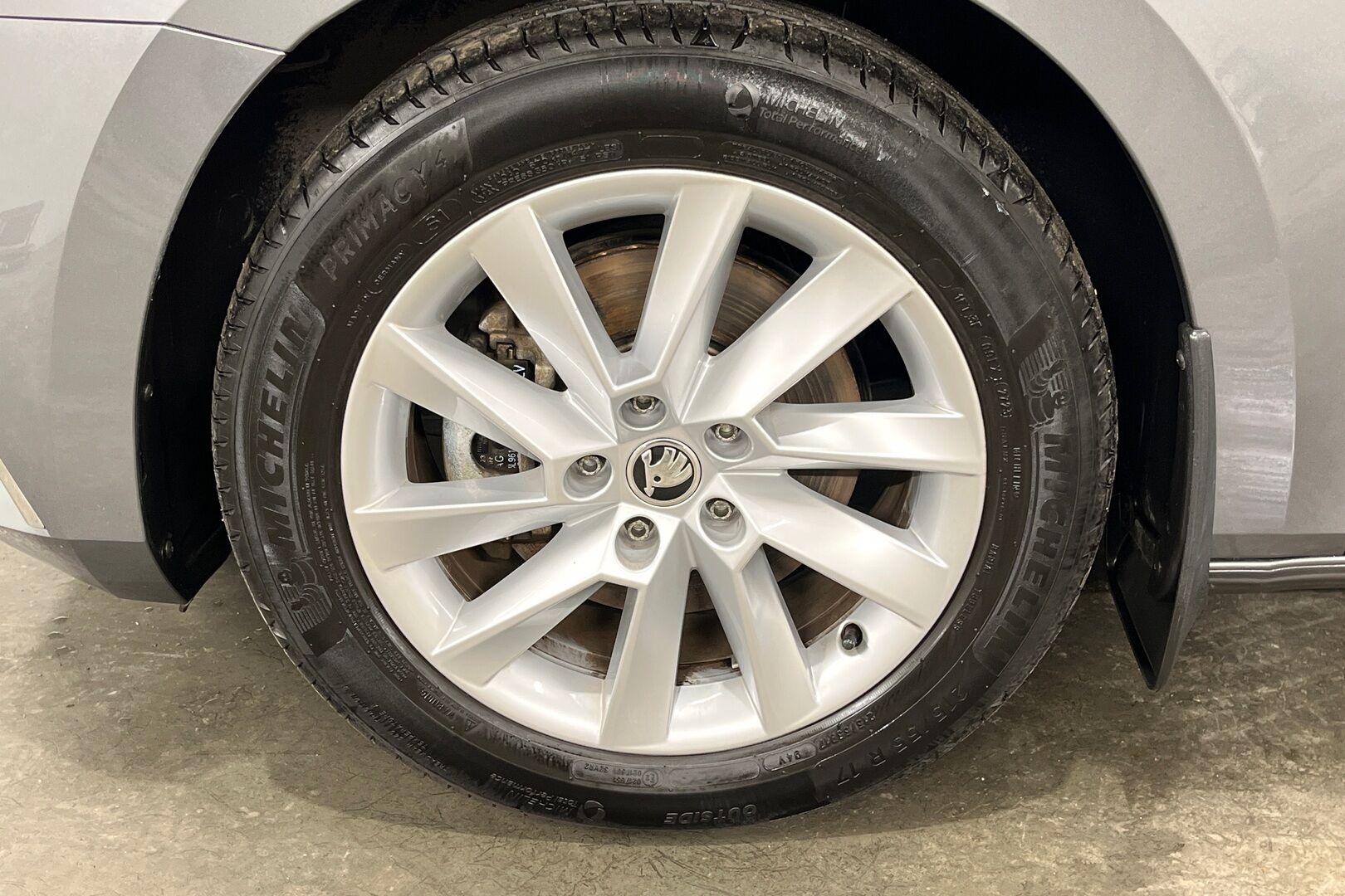 Skoda Superb iso kuva 10