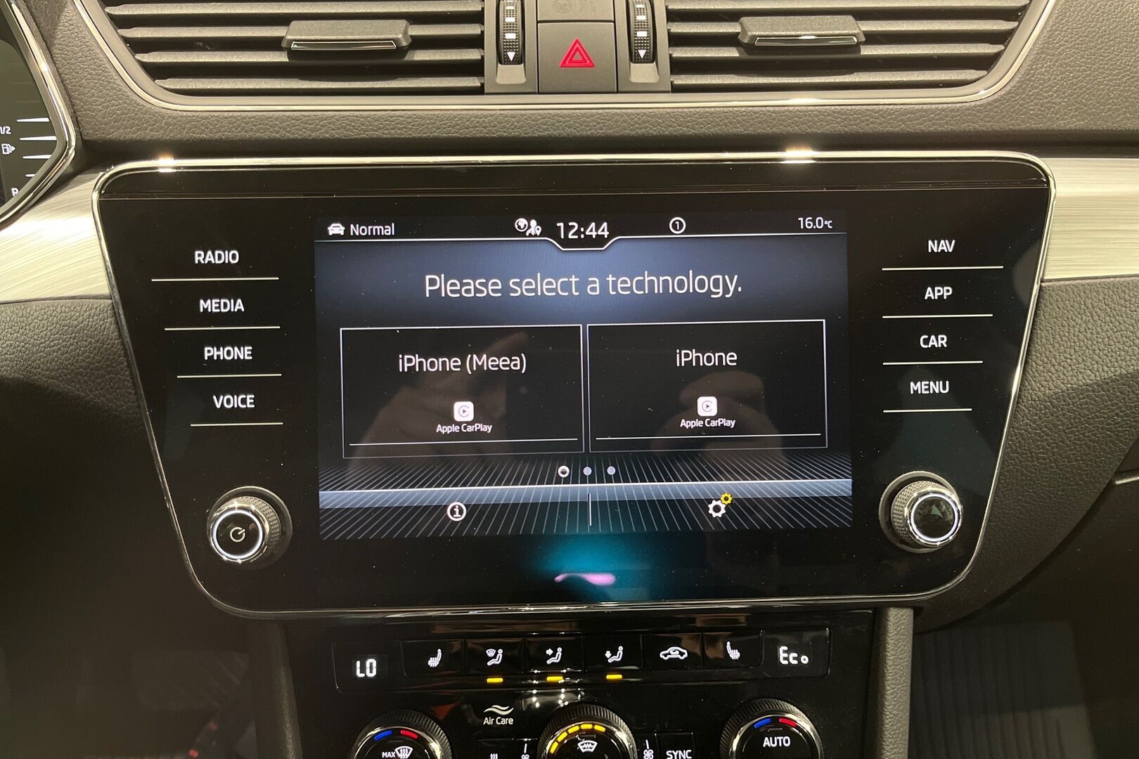 Skoda Superb iso kuva 12