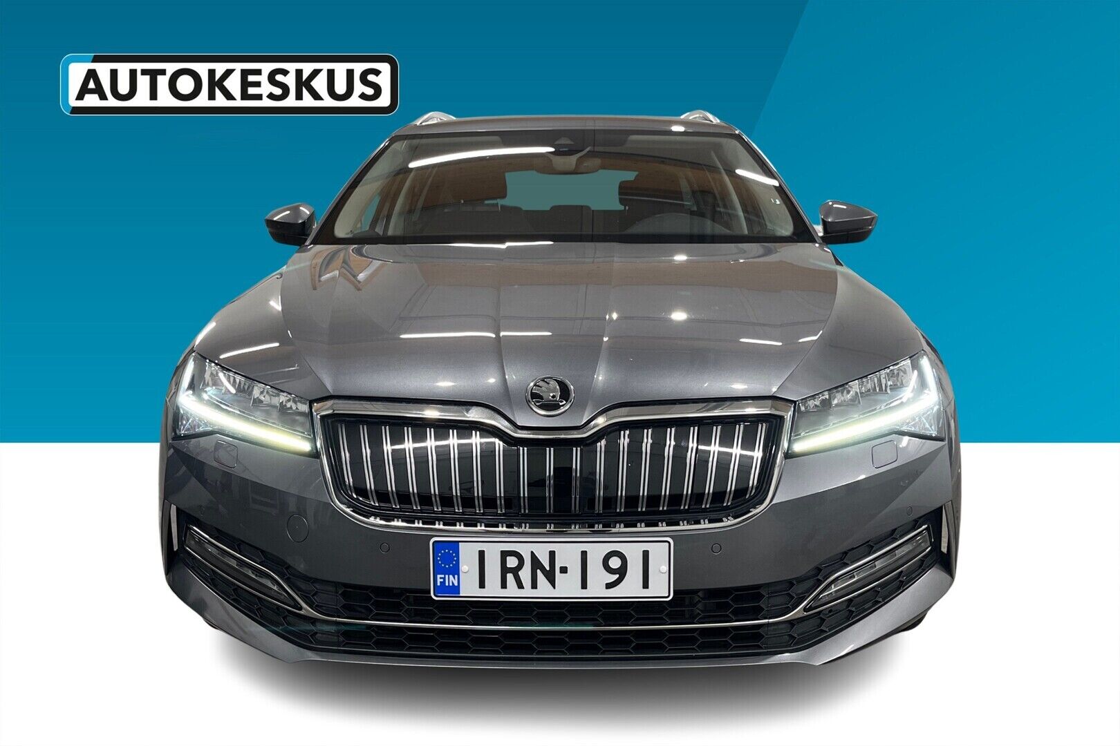 Skoda Superb iso kuva 3
