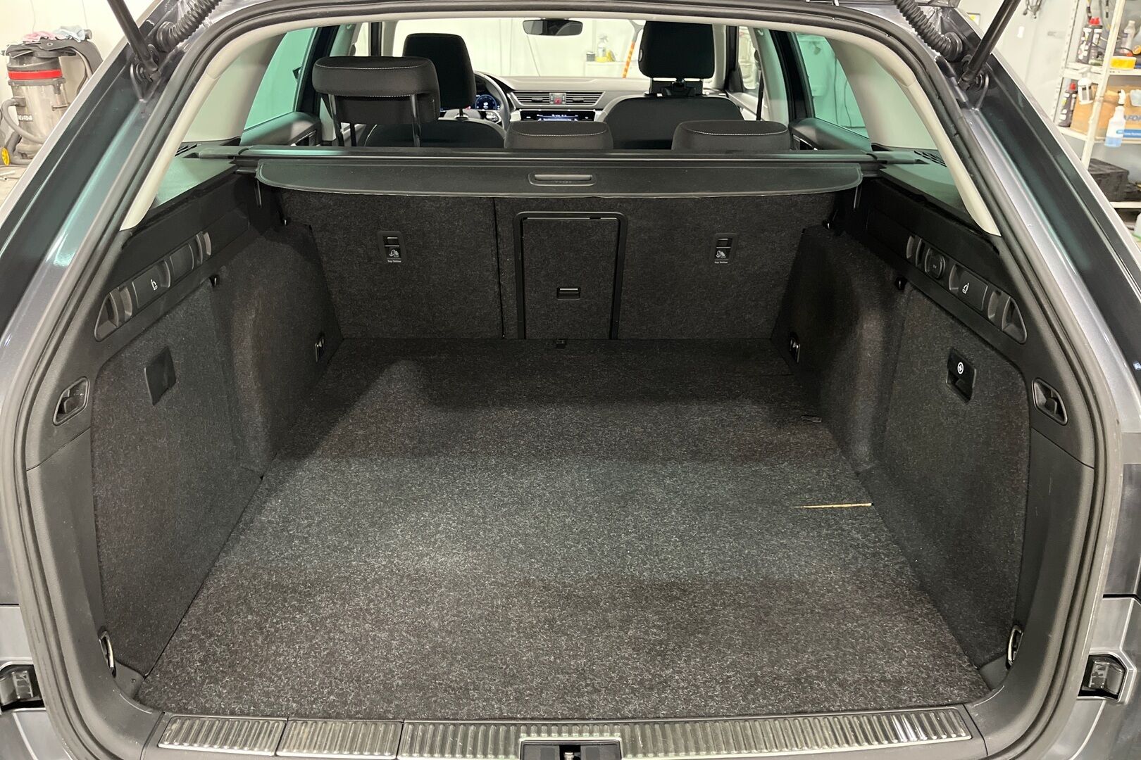 Skoda Superb iso kuva 9