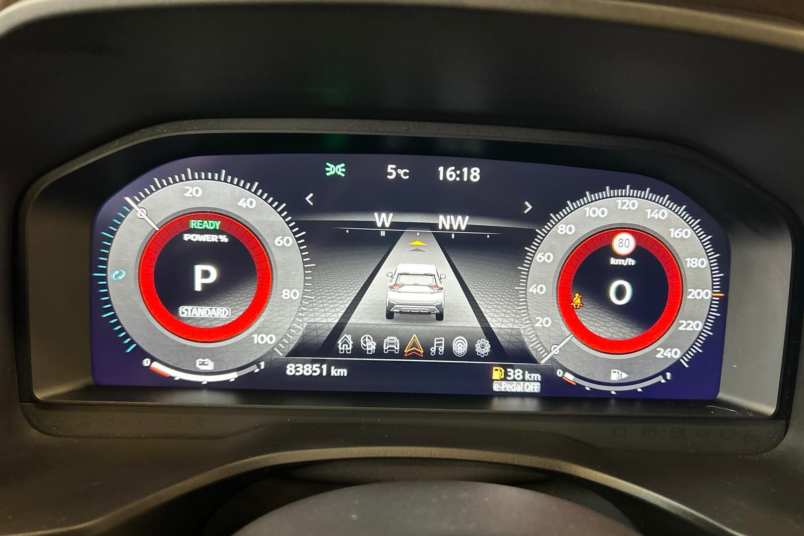 Nissan X-Trail iso kuva 15