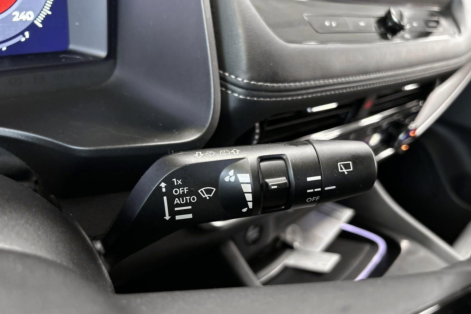 Nissan X-Trail iso kuva 18