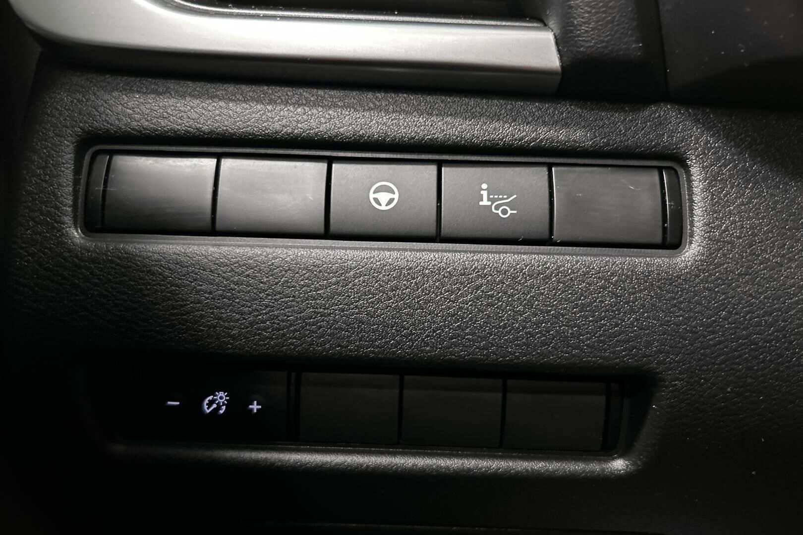 Nissan X-Trail iso kuva 20