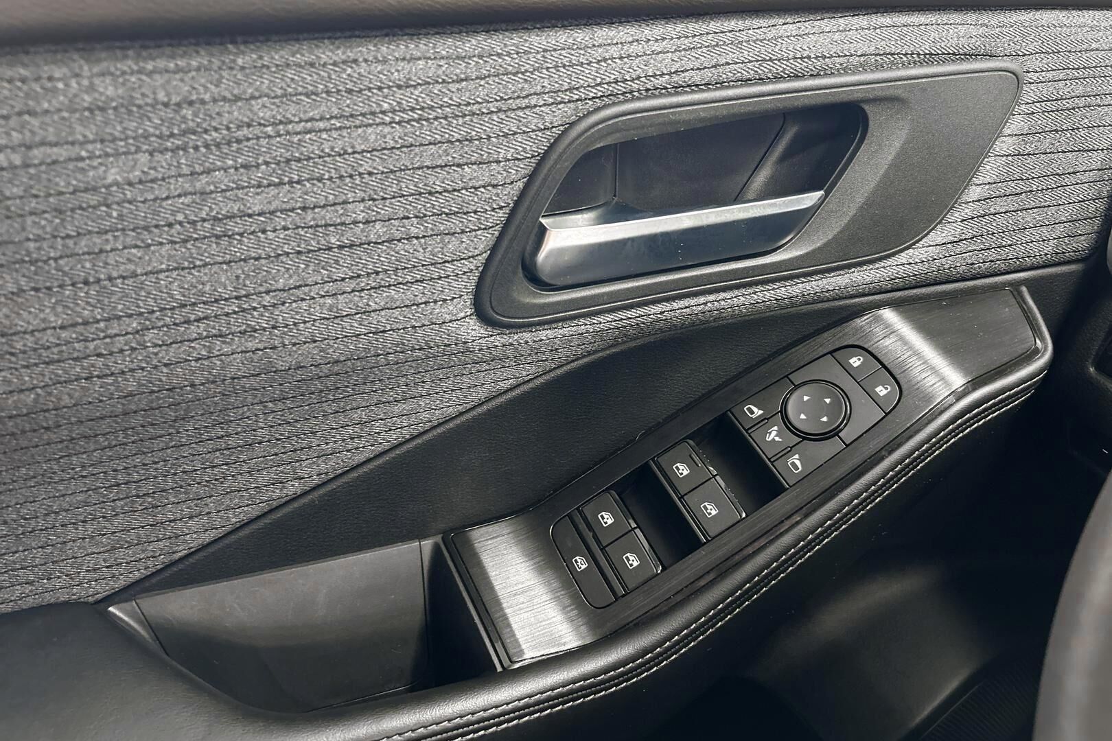 Nissan X-Trail iso kuva 21