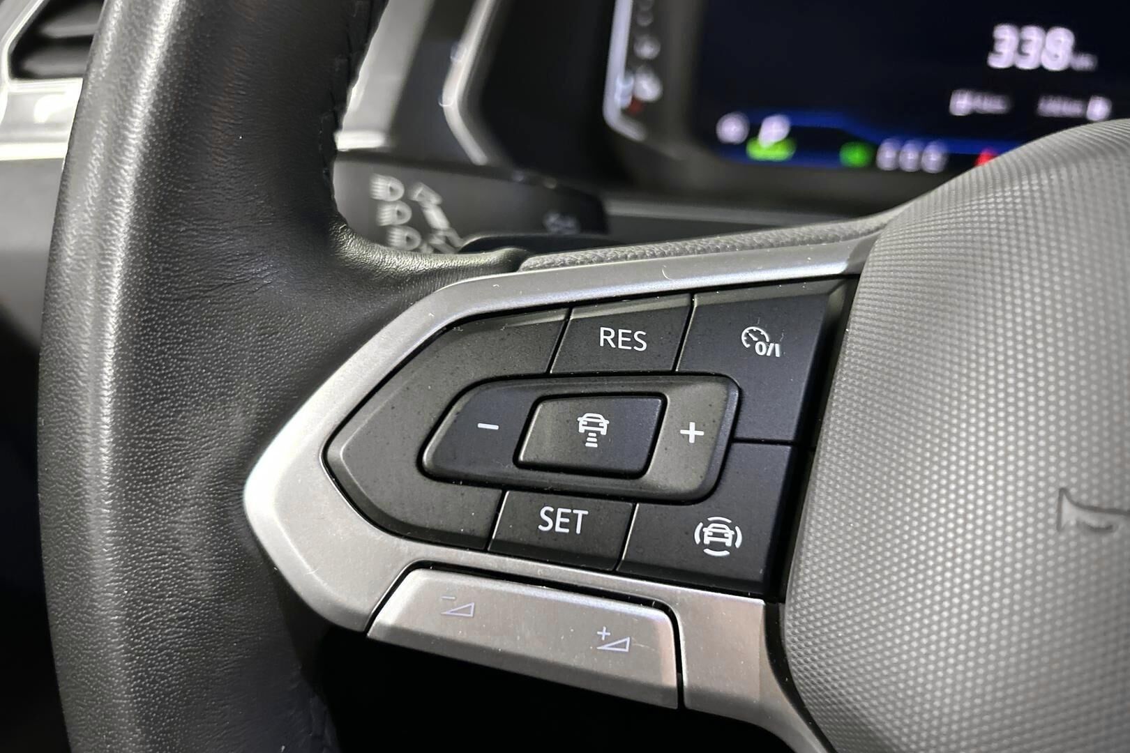 Volkswagen Tiguan iso kuva 15