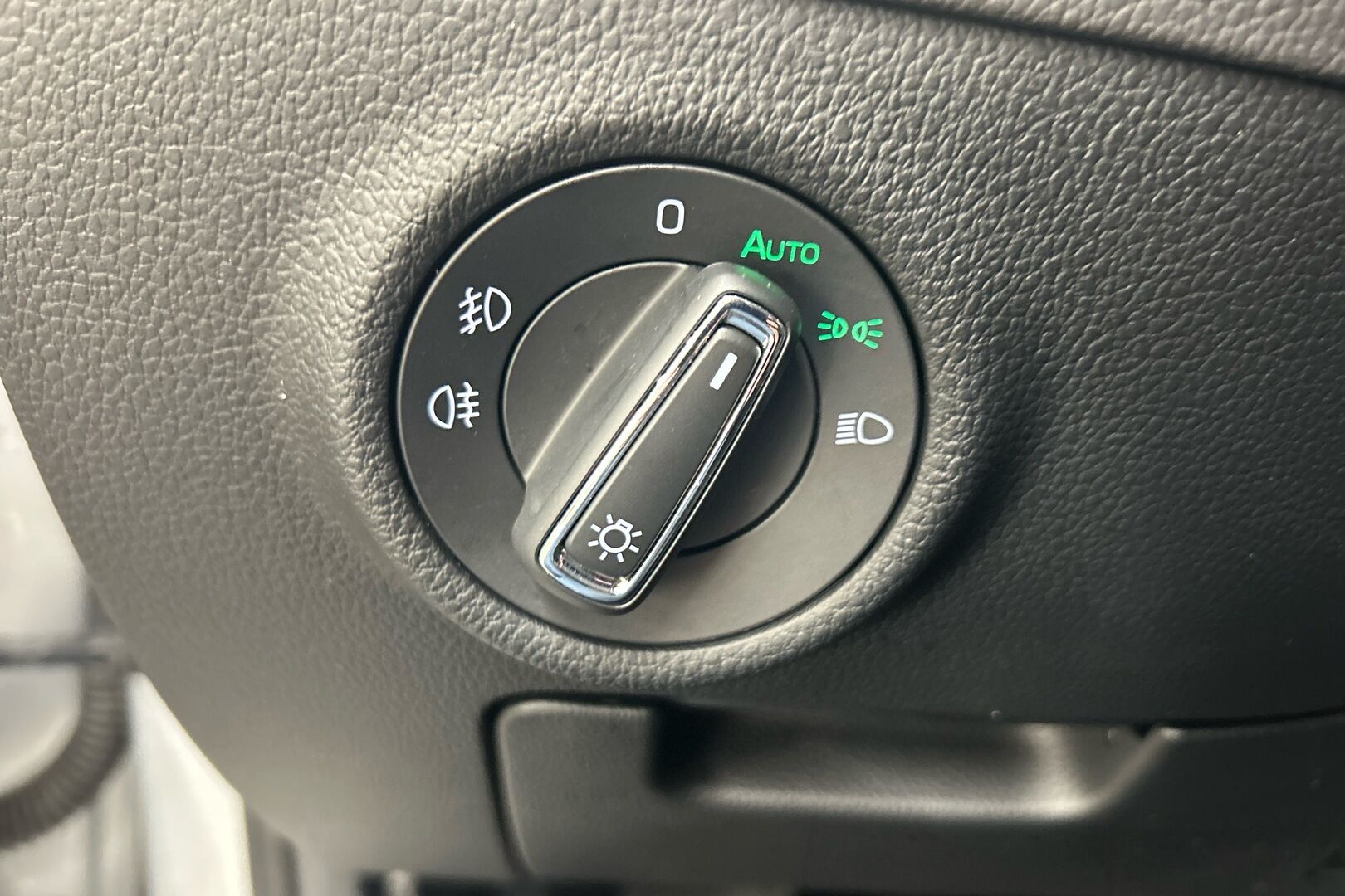 Skoda Superb iso kuva 12