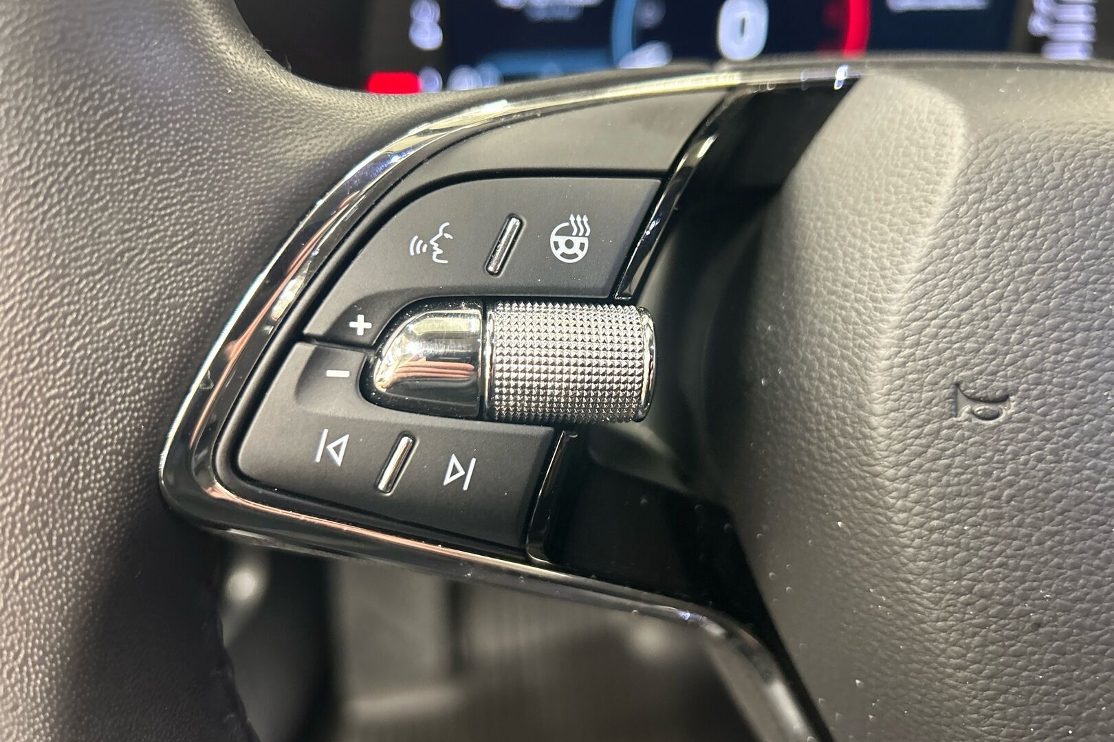 Skoda Superb iso kuva 13